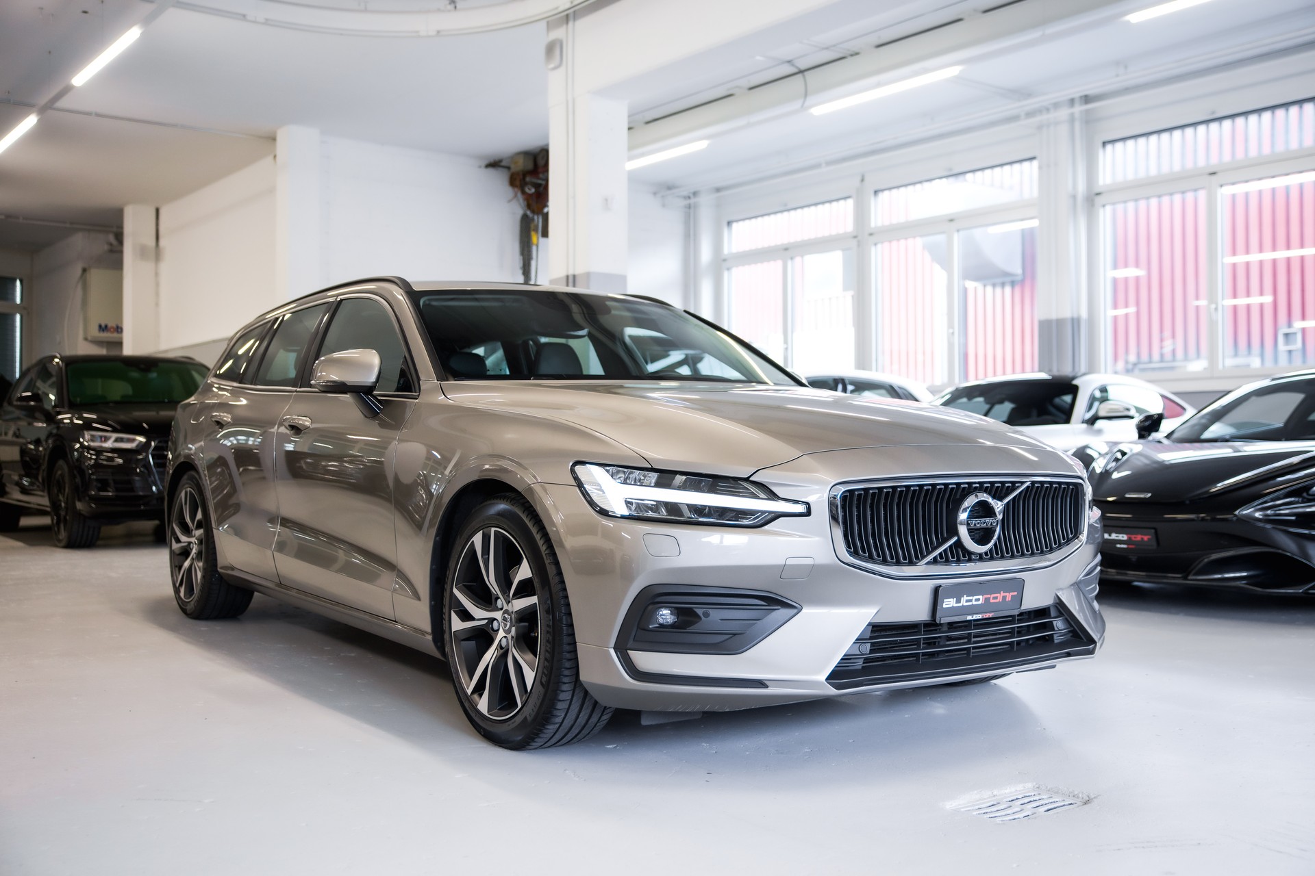 VOLVO V60 D4 Momentum-image-2
