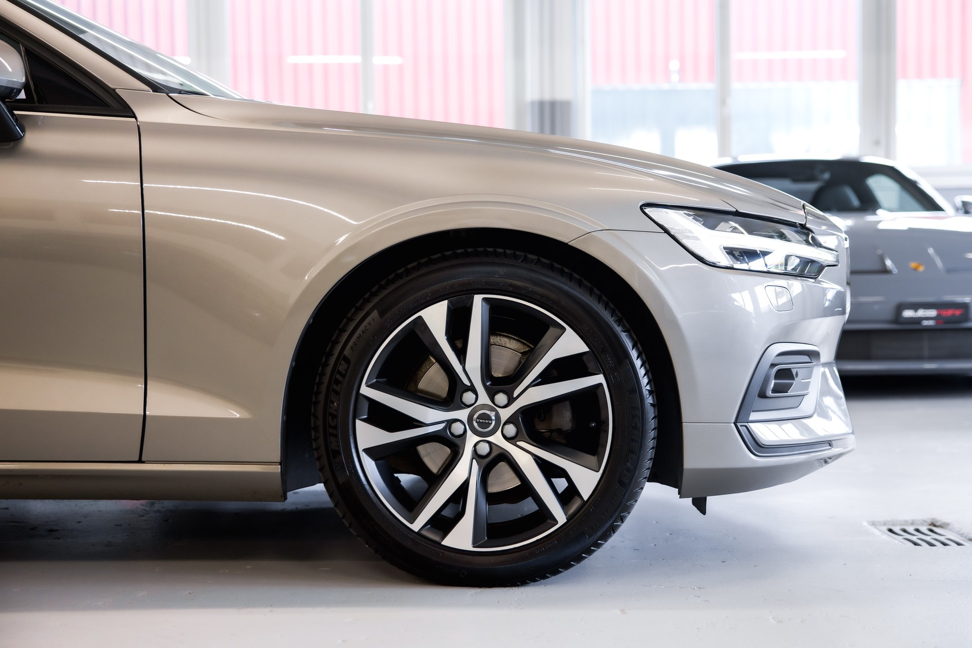 VOLVO V60 D4 Momentum-image-10