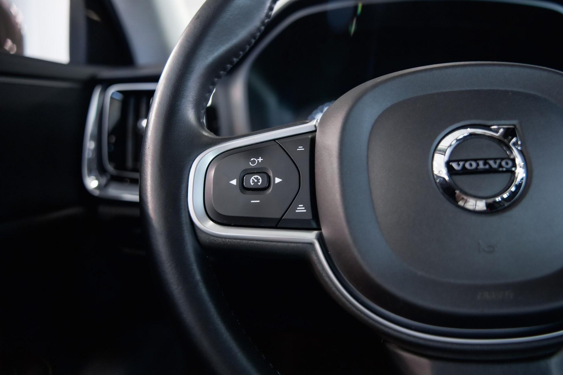 VOLVO V60 D4 Momentum-image-23
