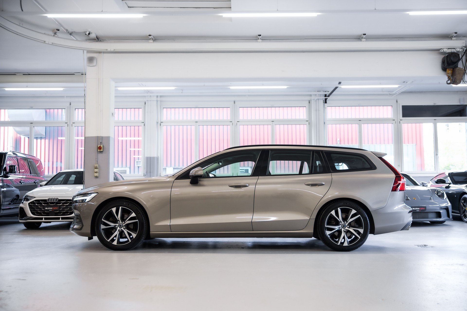 VOLVO V60 D4 Momentum-image-4