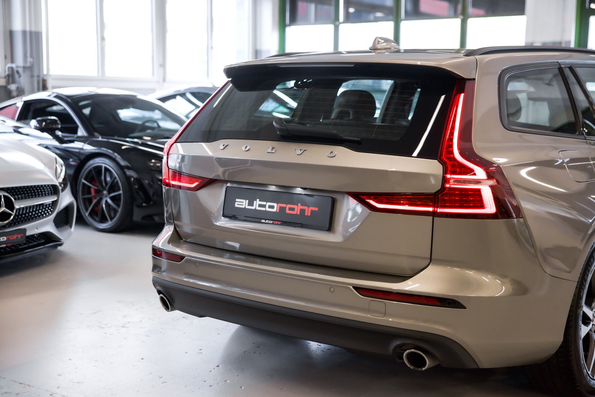 VOLVO V60 D4 Momentum-image-12