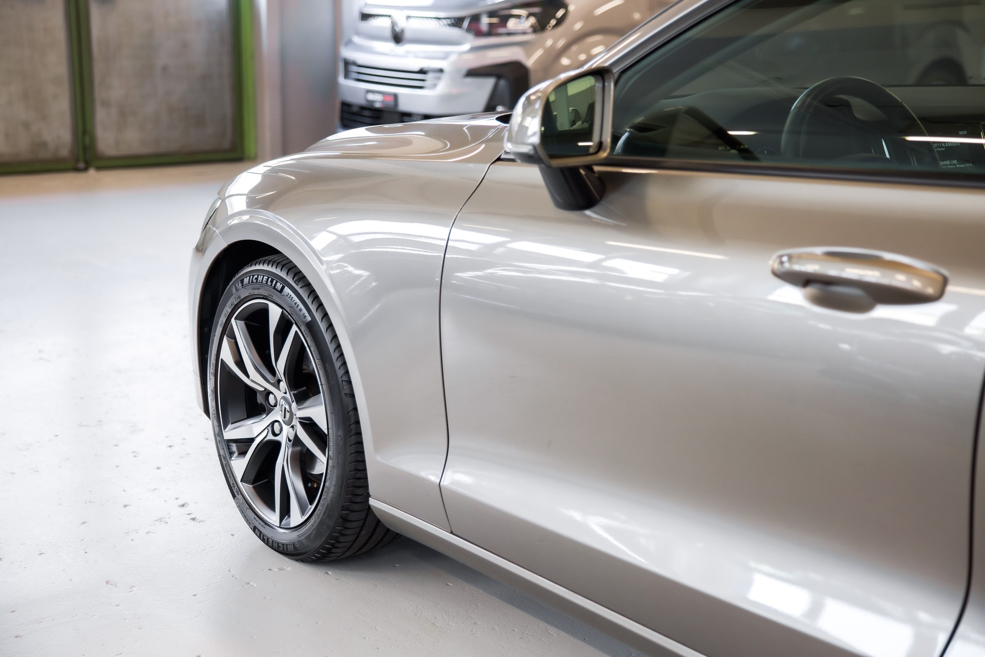 VOLVO V60 D4 Momentum-image-14