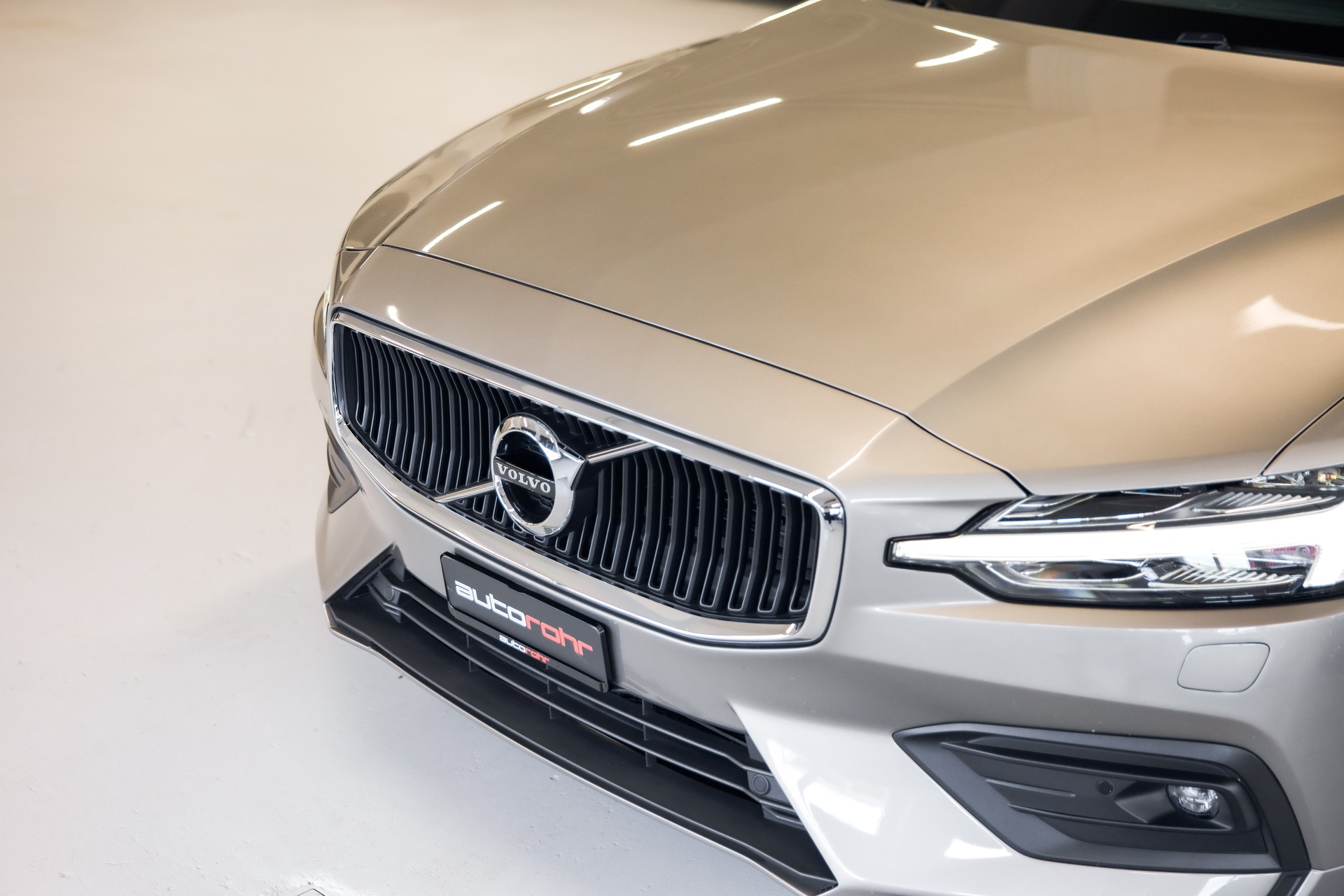VOLVO V60 D4 Momentum-image-9