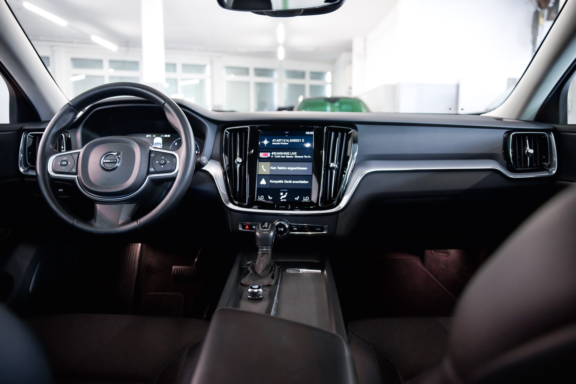 VOLVO V60 D4 Momentum-image-16
