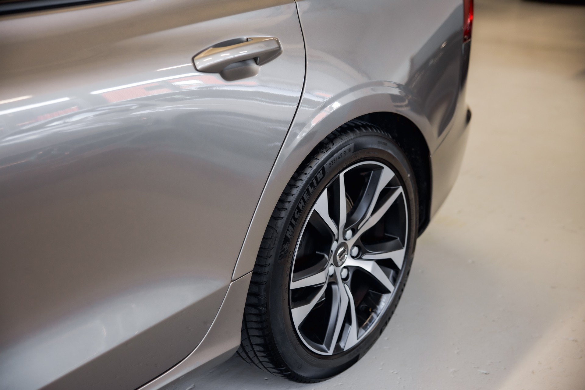 VOLVO V60 D4 Momentum-image-15