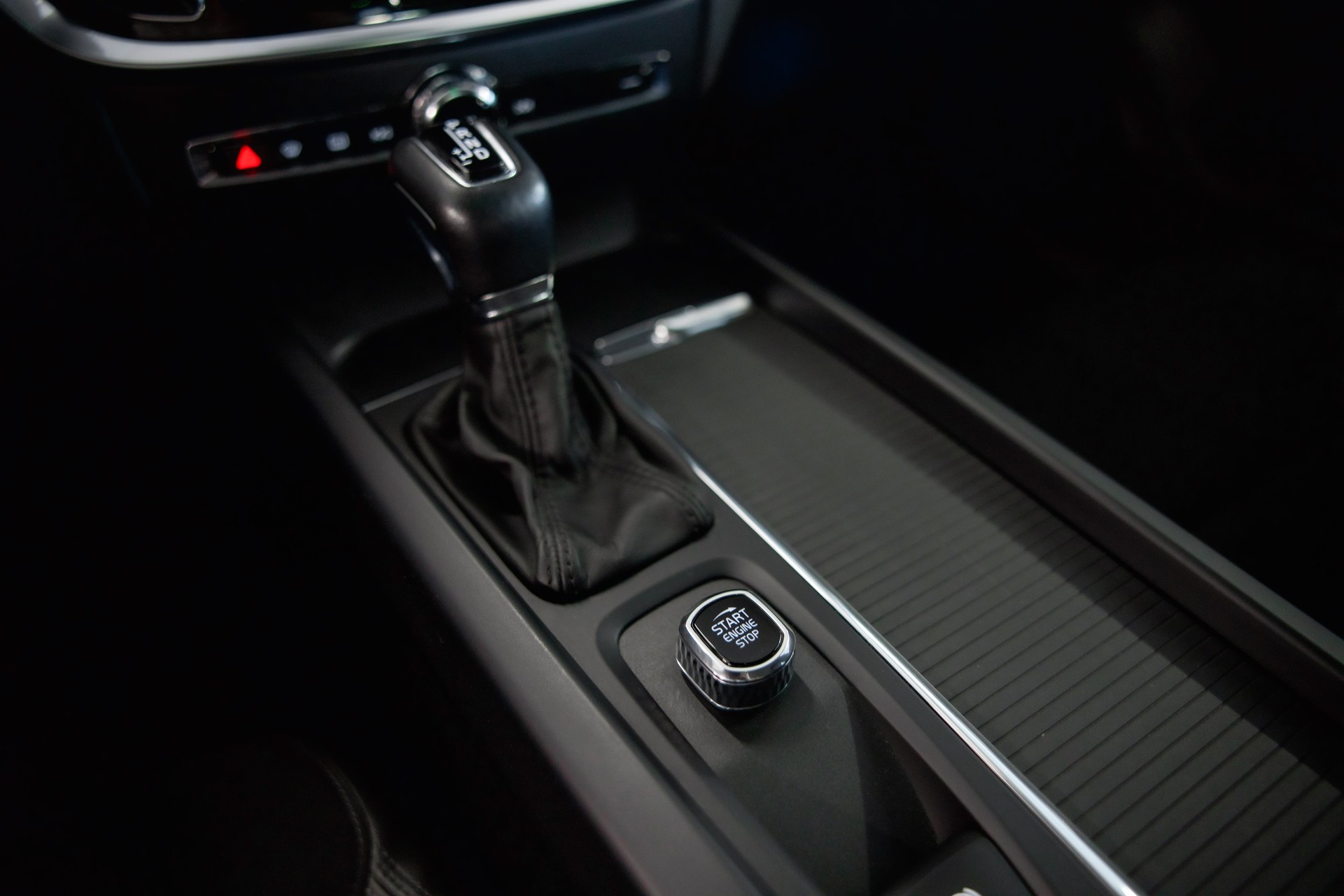 VOLVO V60 D4 Momentum-image-27
