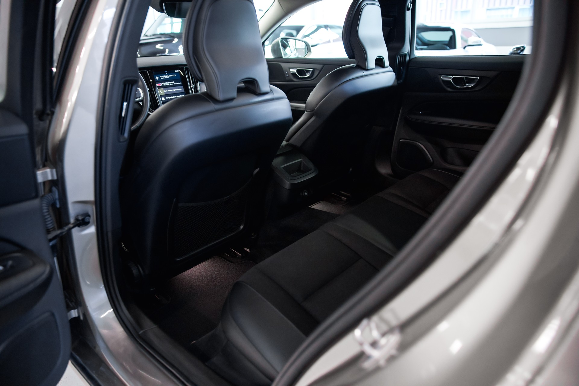 VOLVO V60 D4 Momentum-image-20