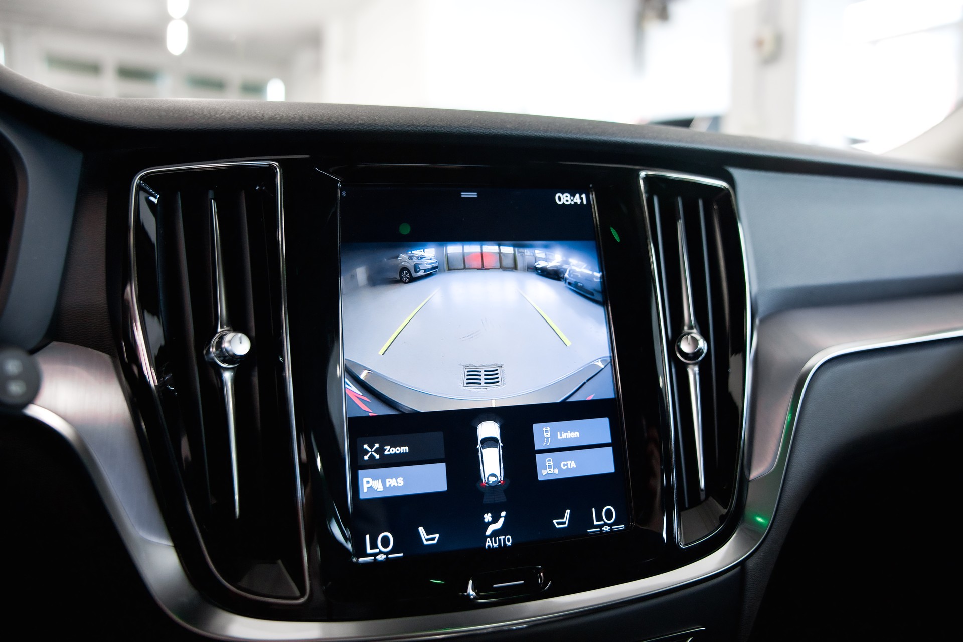 VOLVO V60 D4 Momentum-image-29
