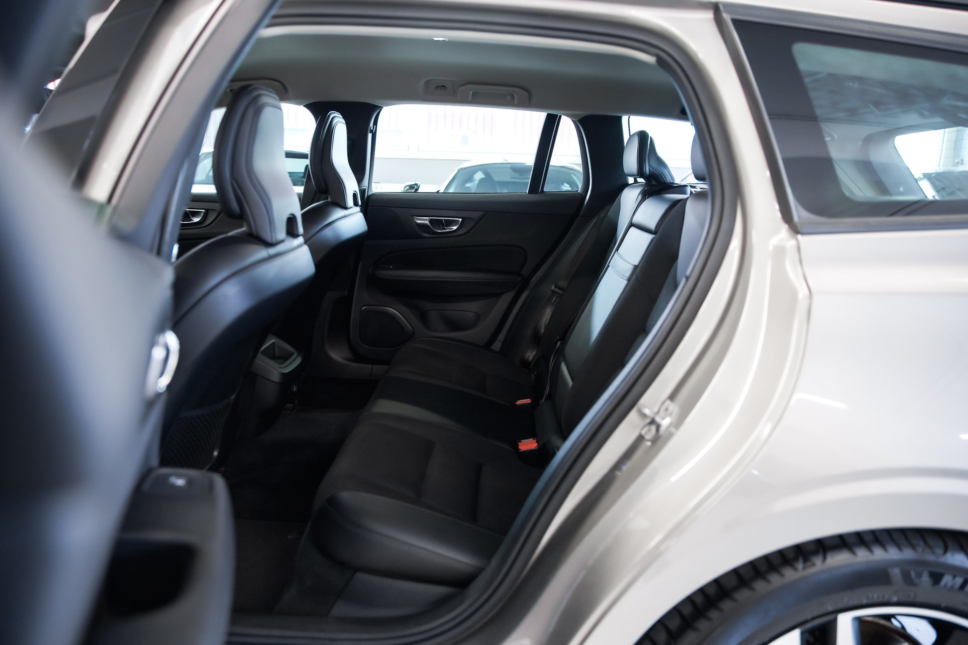 VOLVO V60 D4 Momentum-image-21