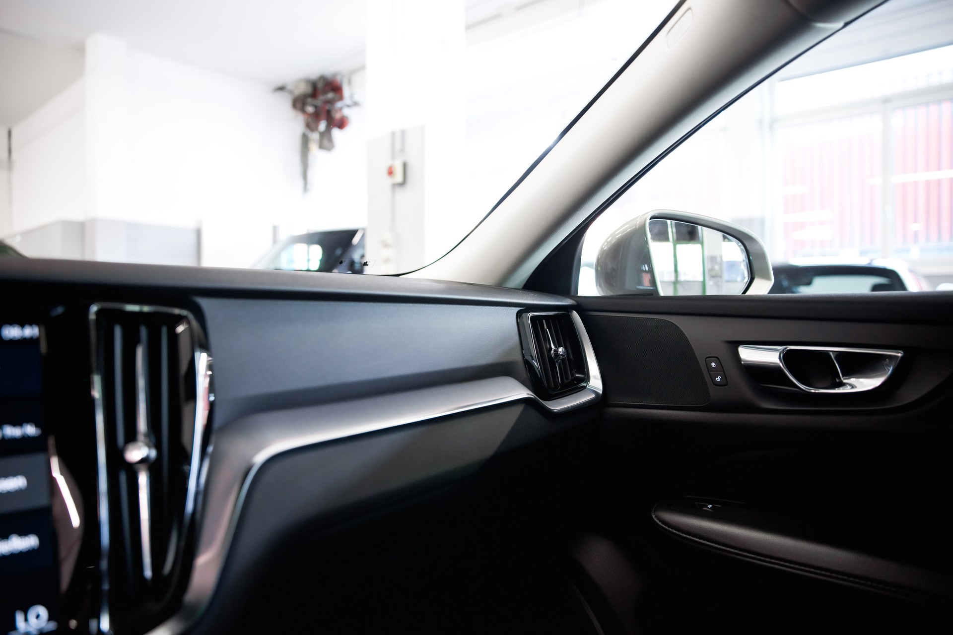 VOLVO V60 D4 Momentum-image-28