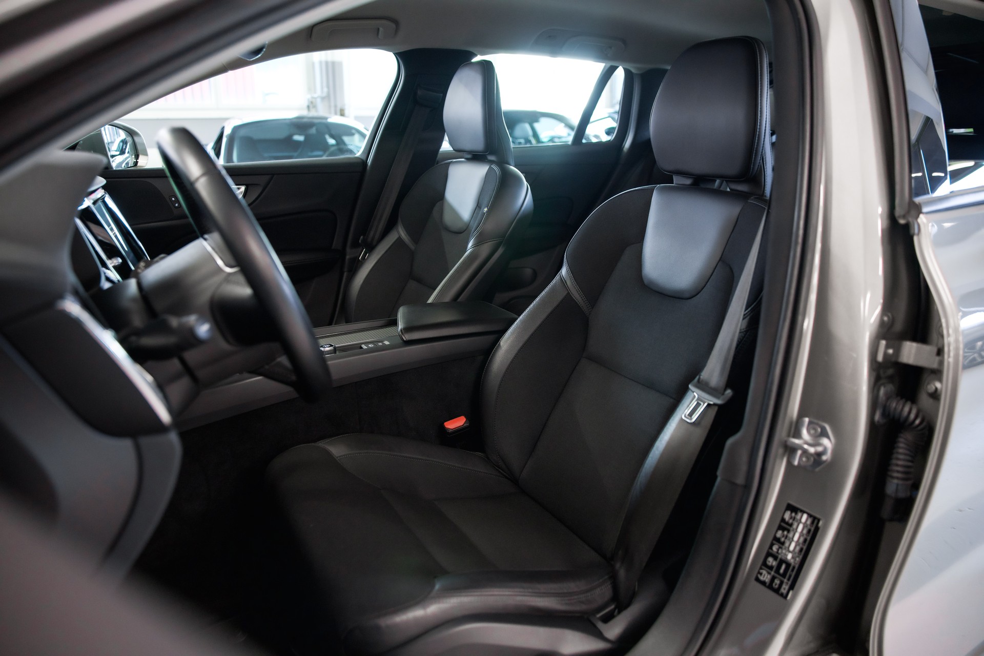 VOLVO V60 D4 Momentum-image-19