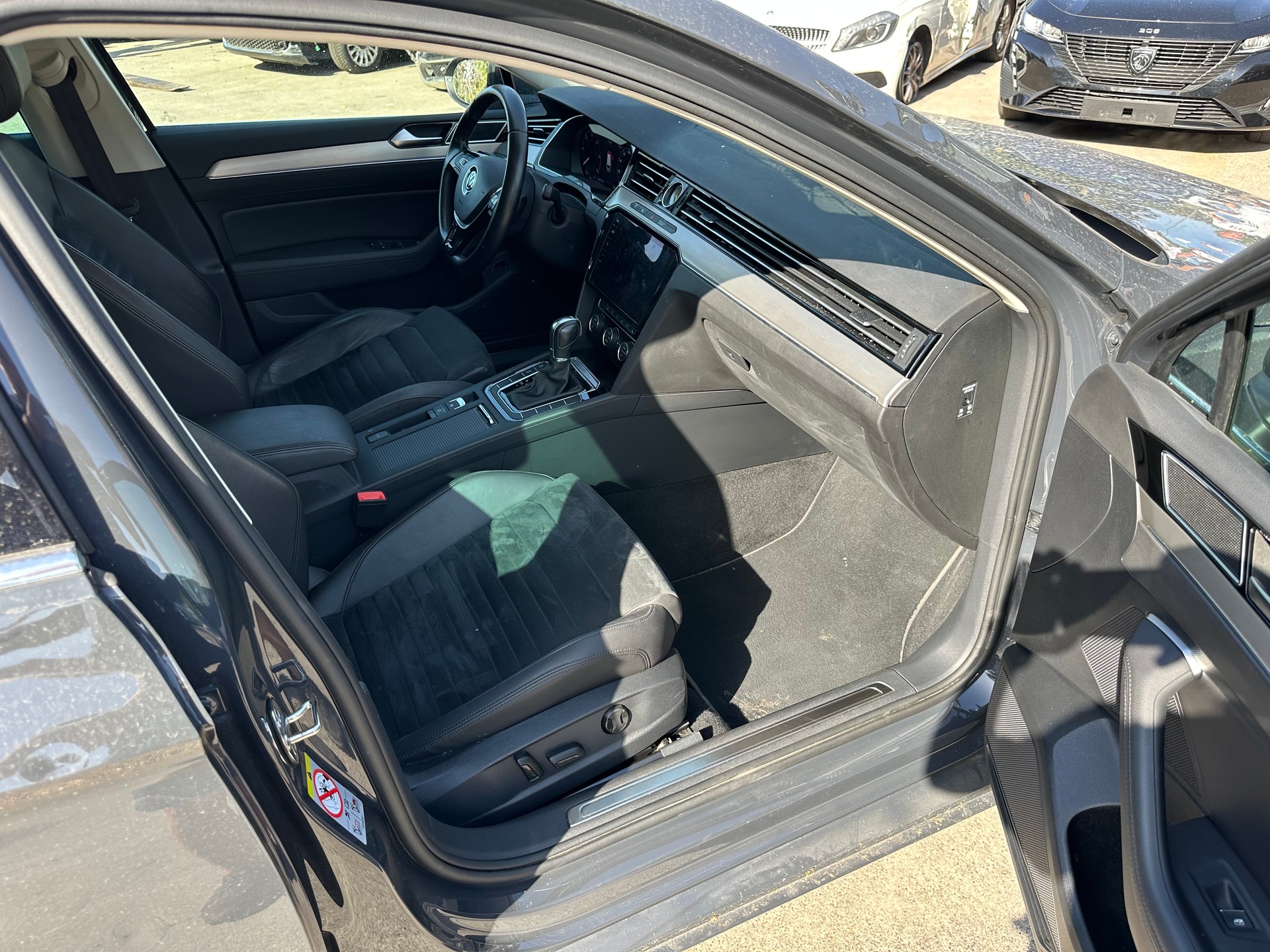VW Passat Variant 2.0 TDI BMT Highline DSG-image-14