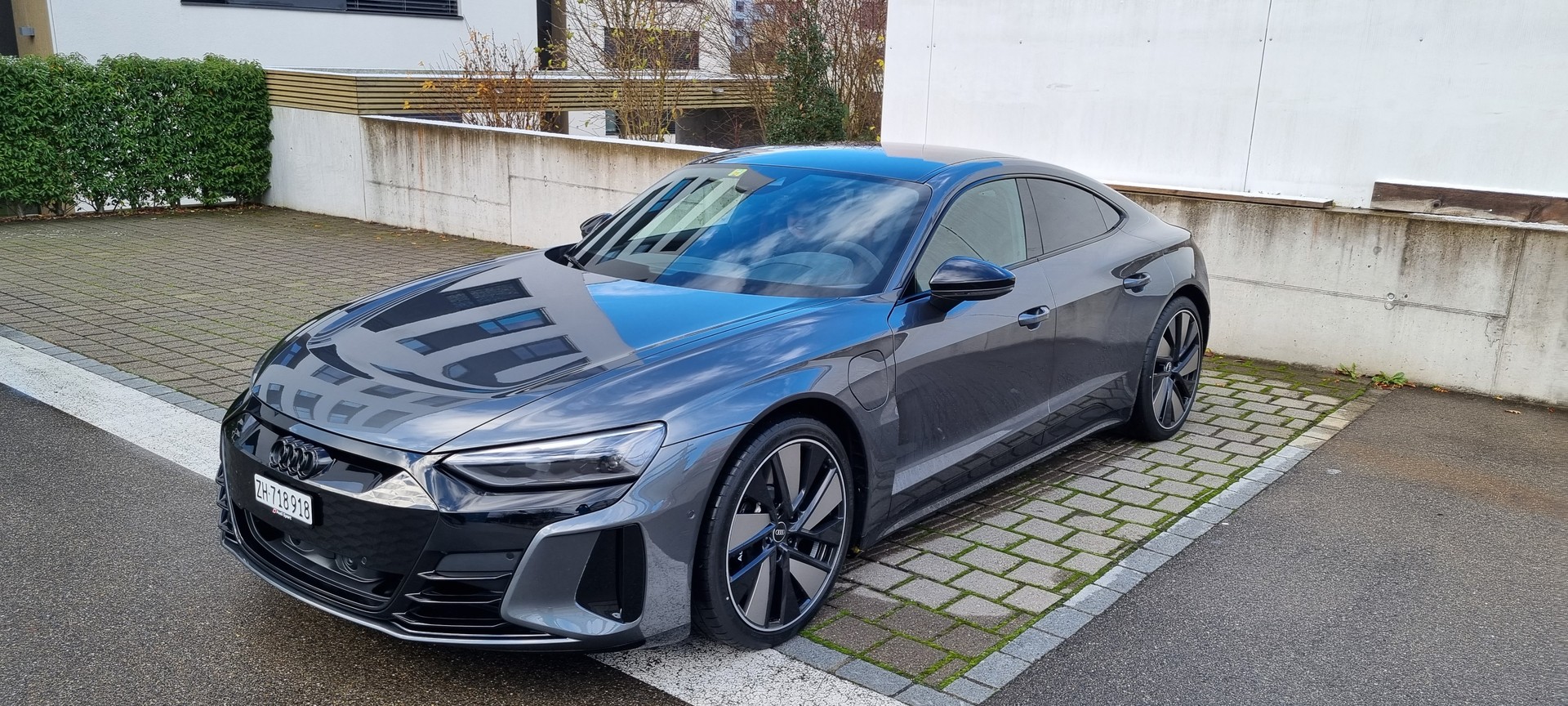 AUDI RS e-tron GT quattro-image-5