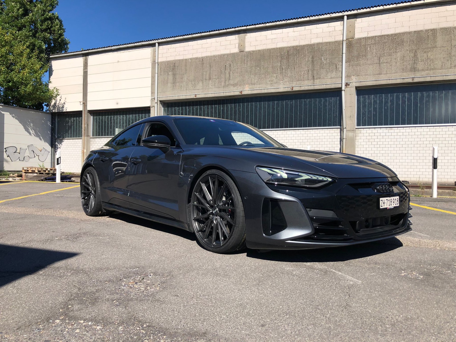 AUDI RS e-tron GT quattro-image-1