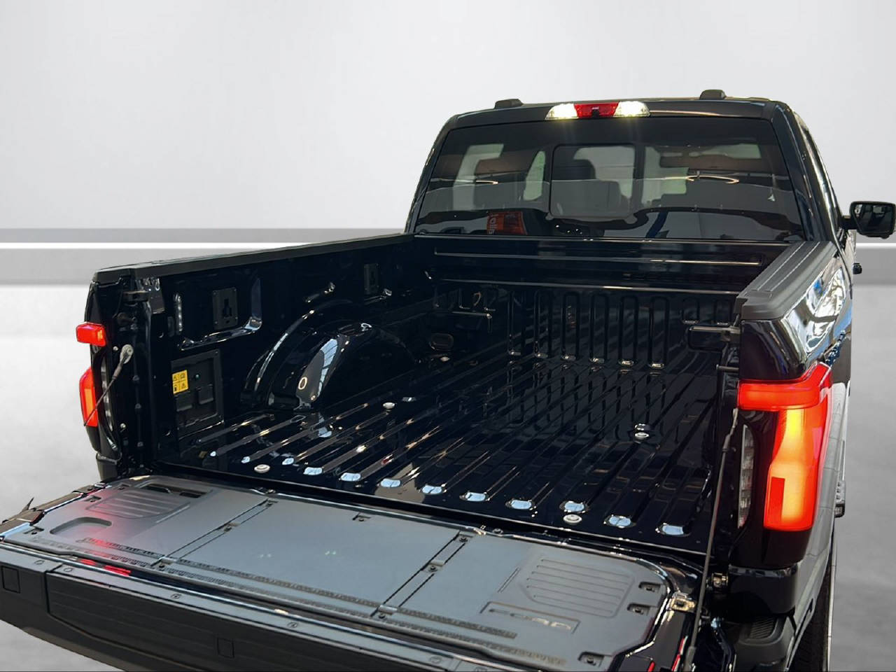 FORD F-150 Lightning DKab.Pick-up 98 kWh Lariat Launch Edition-image-8
