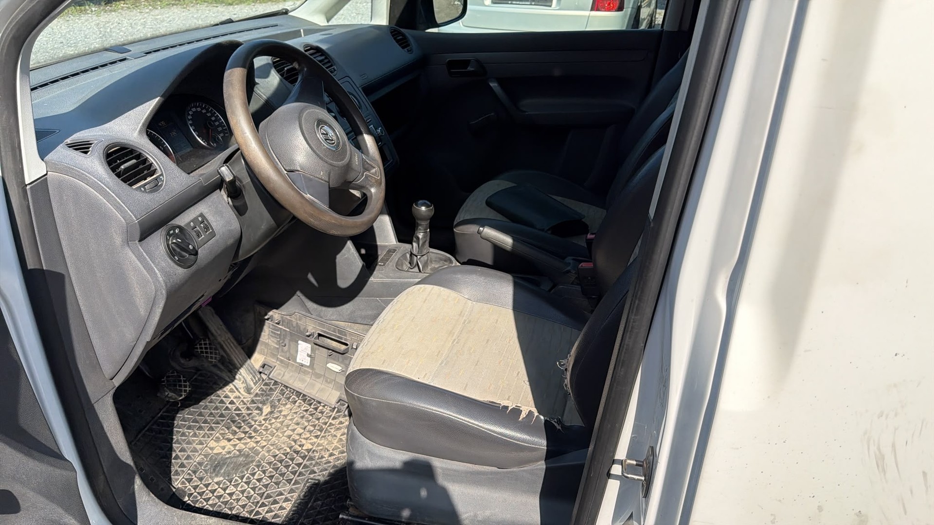 VW Caddy Maxi 1.6 TDI-image-8
