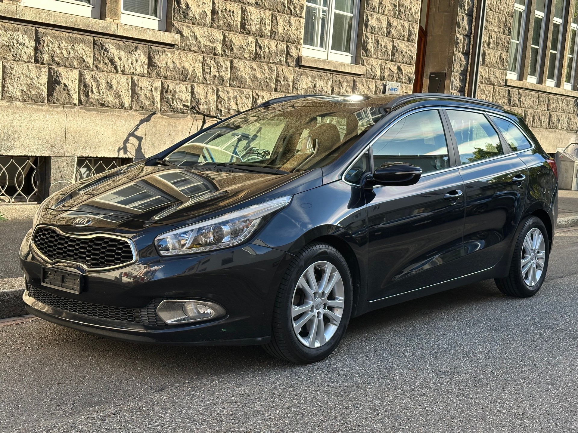 KIA Cee'd Sportswagon 1.6 GDi FiFa World Cup Ed. DCT-image-0