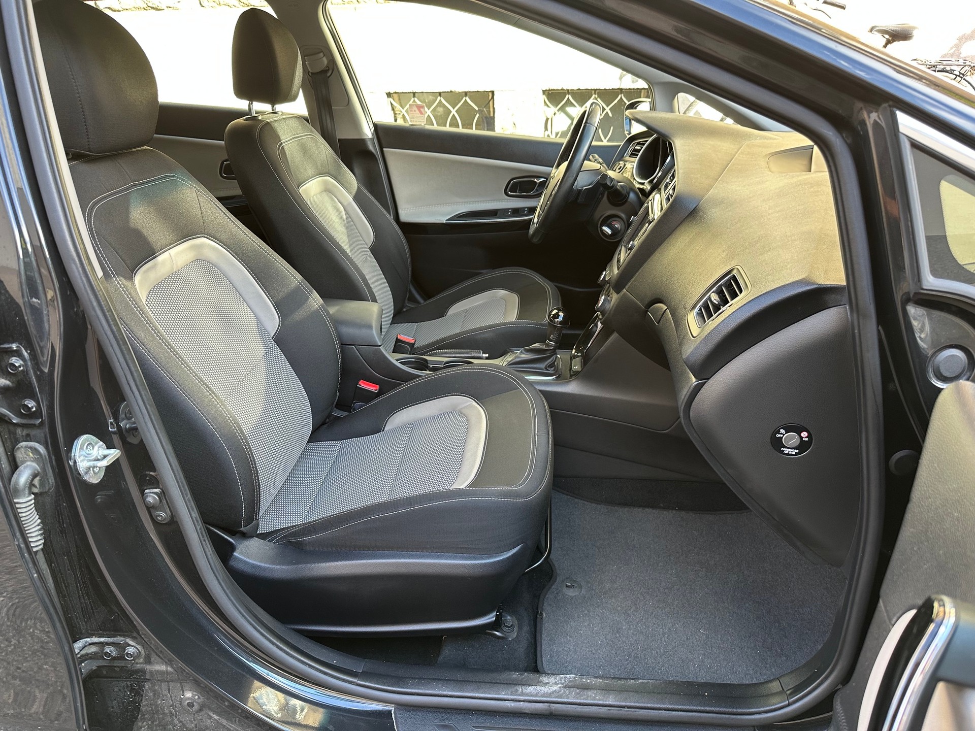 KIA Cee'd Sportswagon 1.6 GDi FiFa World Cup Ed. DCT-image-6