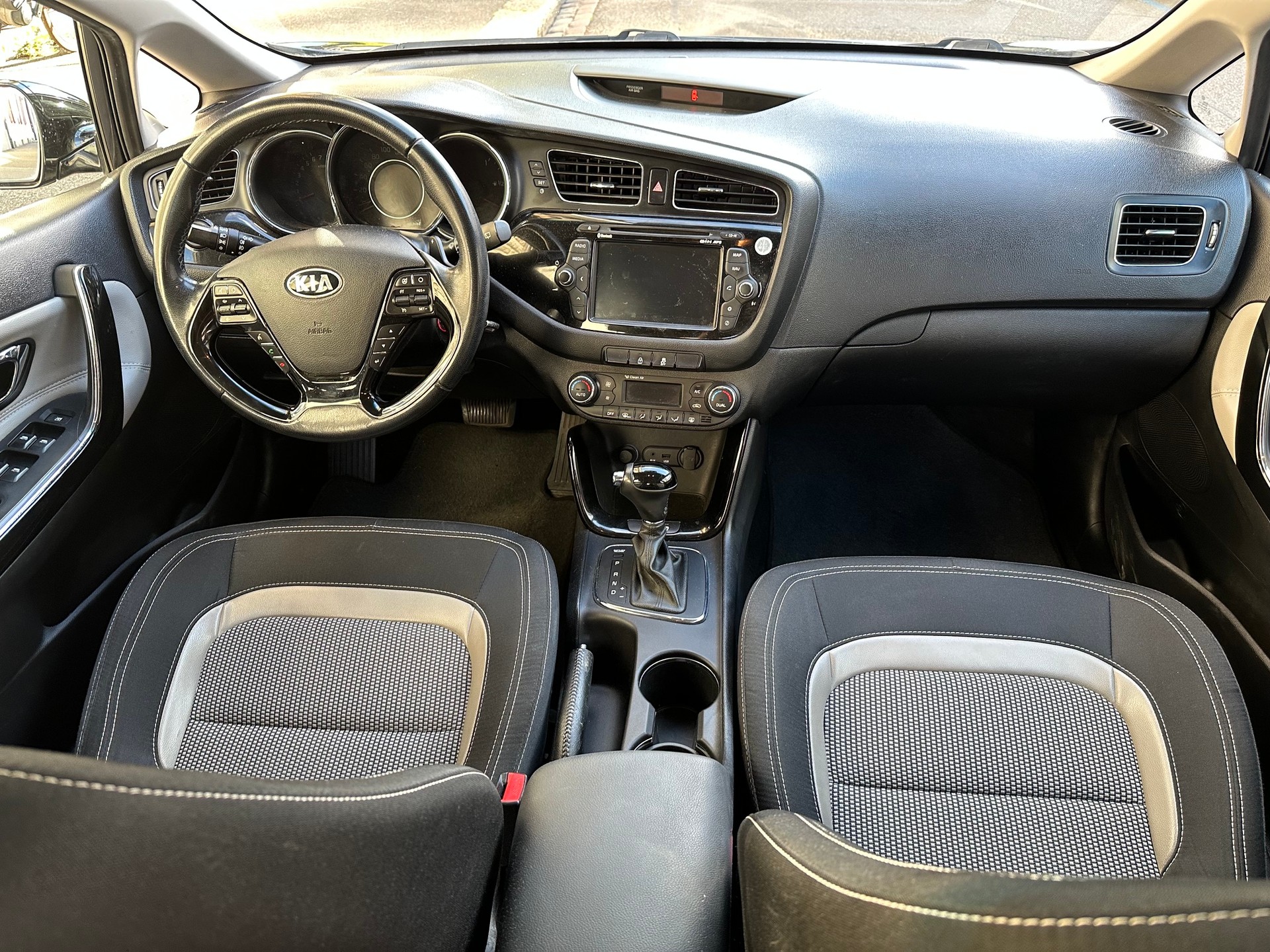 KIA Cee'd Sportswagon 1.6 GDi FiFa World Cup Ed. DCT-image-5