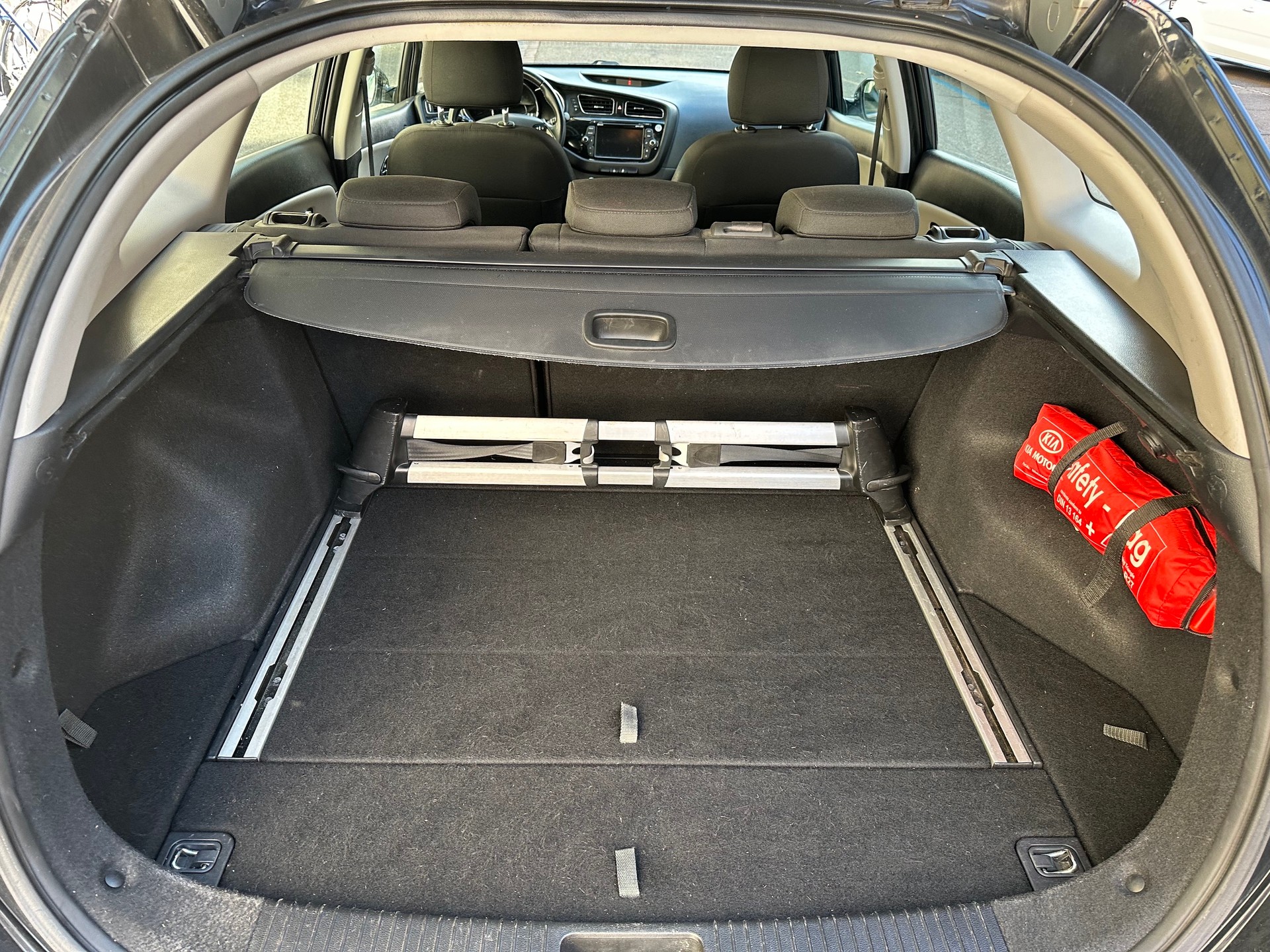 KIA Cee'd Sportswagon 1.6 GDi FiFa World Cup Ed. DCT-image-9