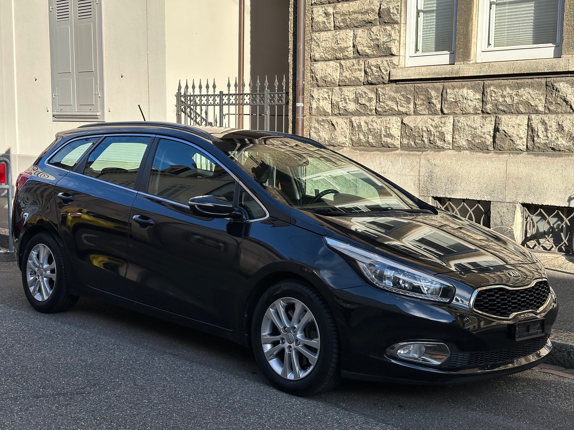 KIA Cee'd Sportswagon 1.6 GDi FiFa World Cup Ed. DCT-image-1