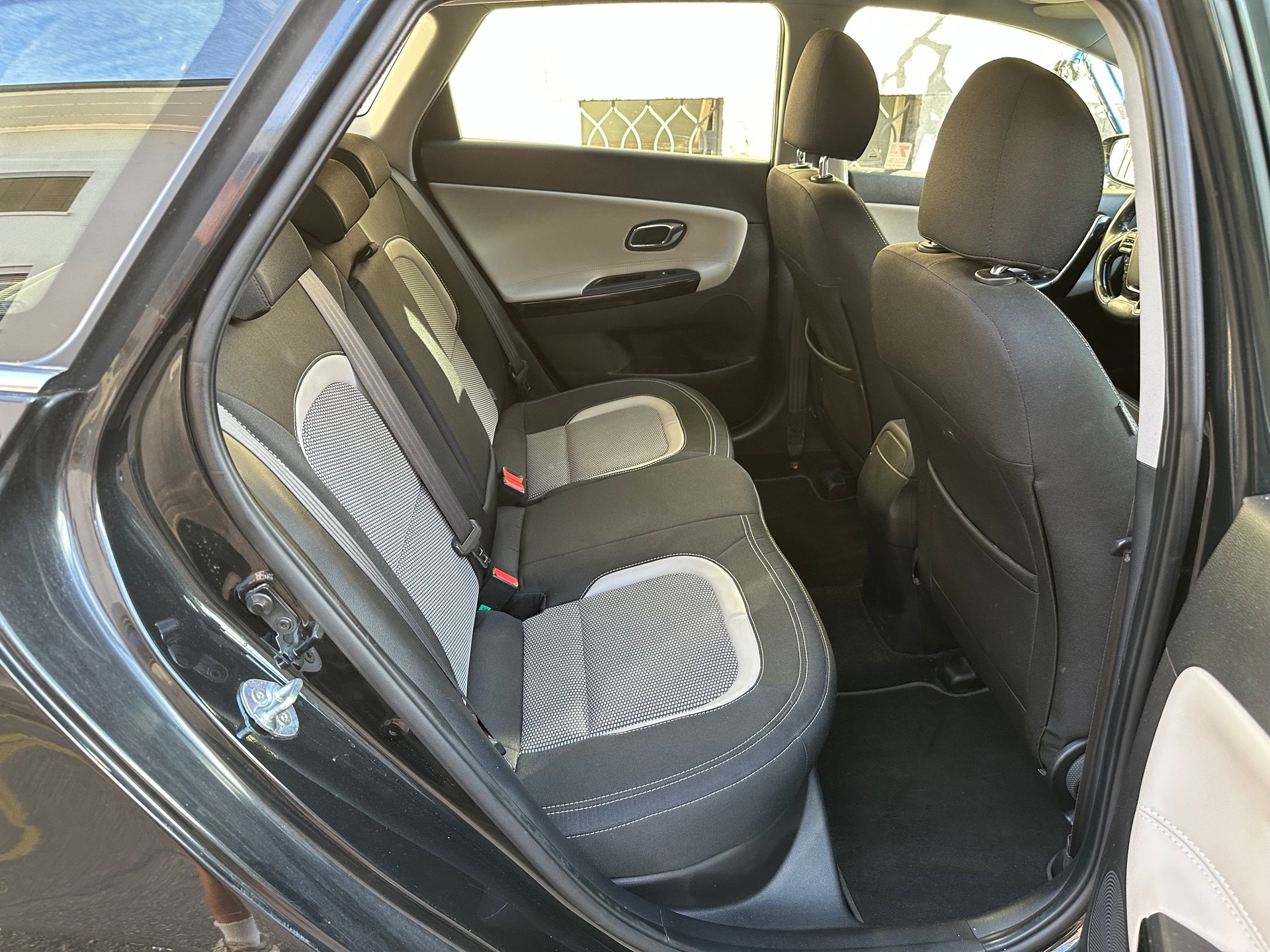 KIA Cee'd Sportswagon 1.6 GDi FiFa World Cup Ed. DCT-image-8