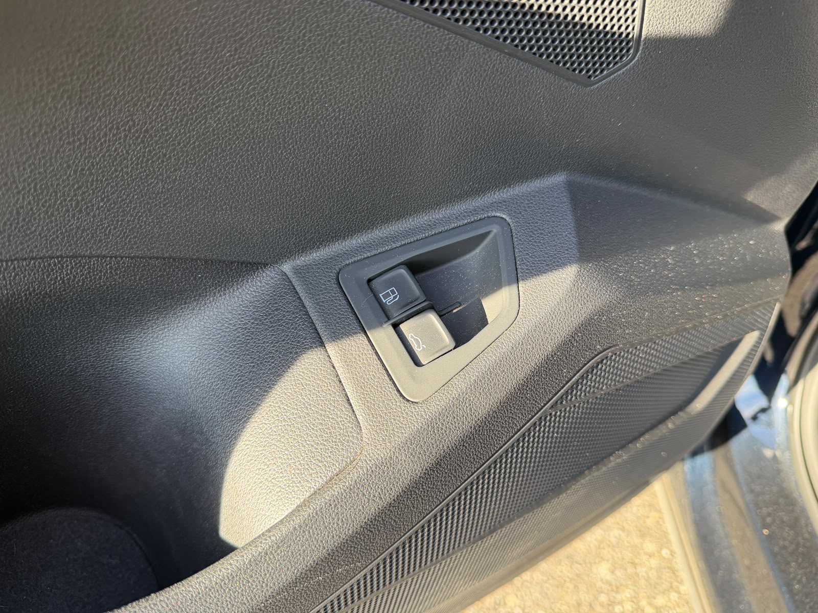 VW Touareg 3.0 TSI eHybrid R Tiptronic-image-13