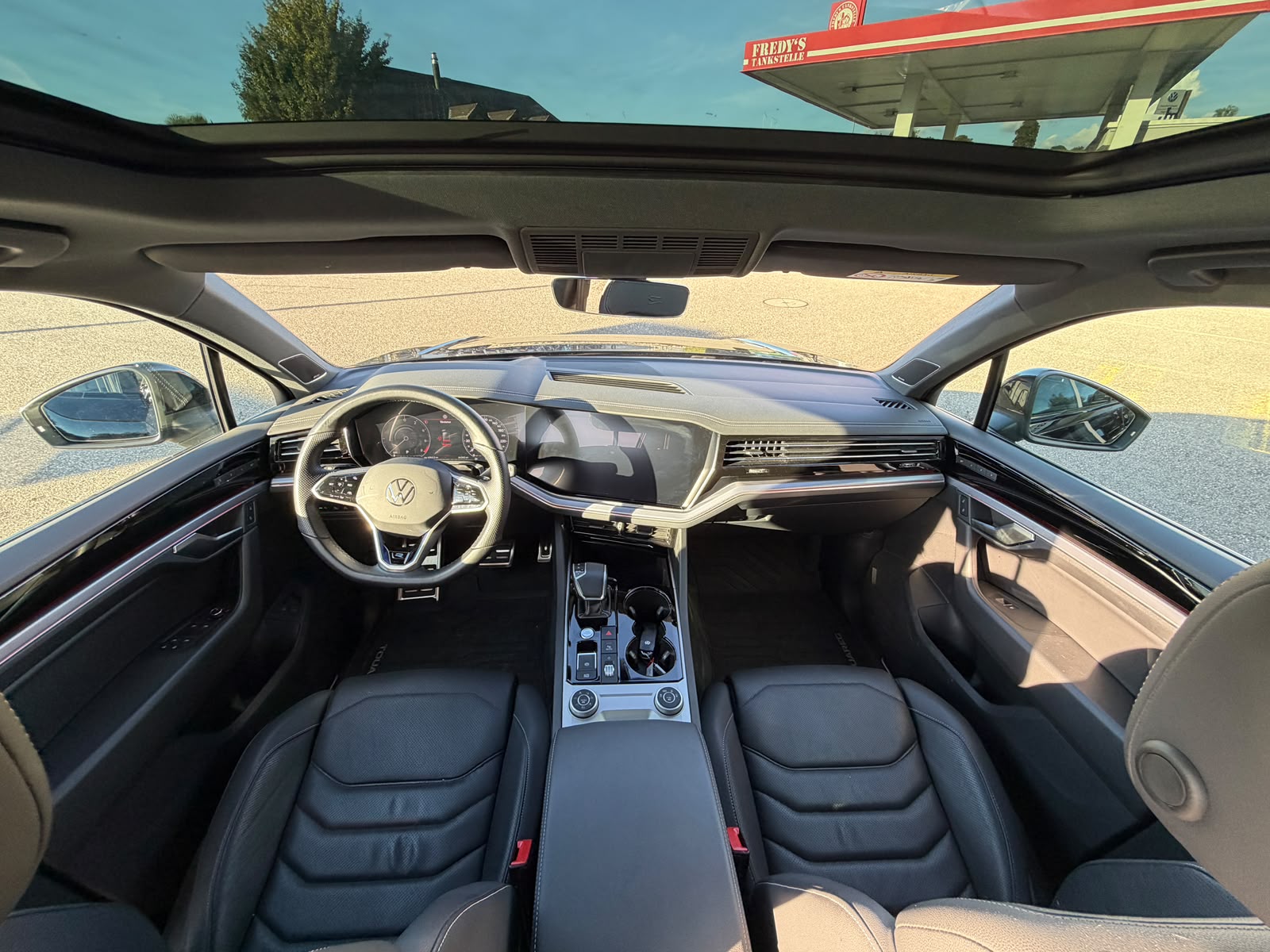VW Touareg 3.0 TSI eHybrid R Tiptronic-image-22