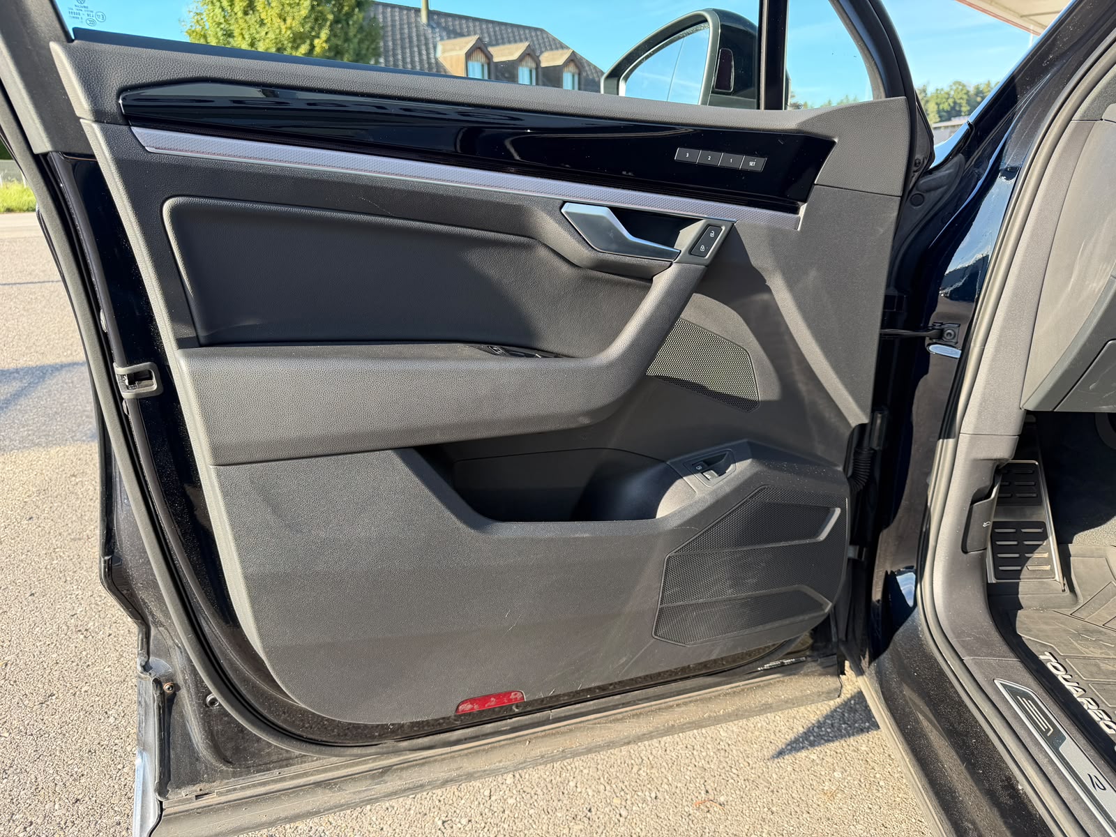 VW Touareg 3.0 TSI eHybrid R Tiptronic-image-11