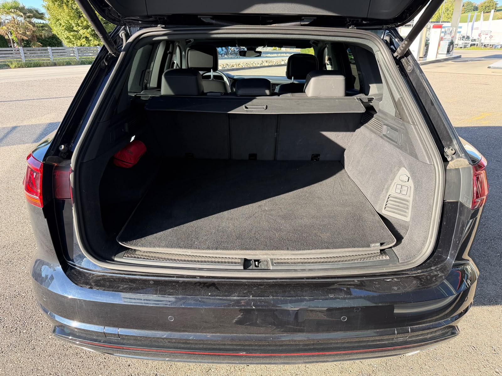 VW Touareg 3.0 TSI eHybrid R Tiptronic-image-28