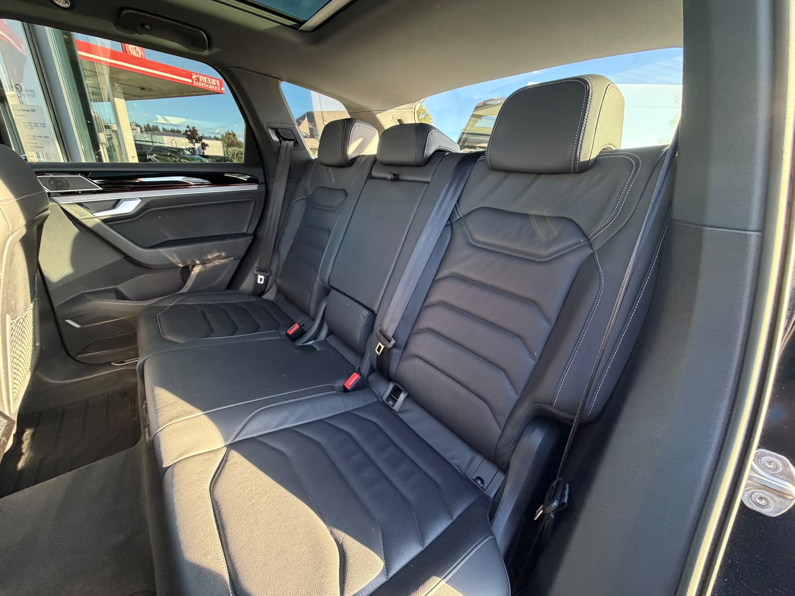 VW Touareg 3.0 TSI eHybrid R Tiptronic-image-25