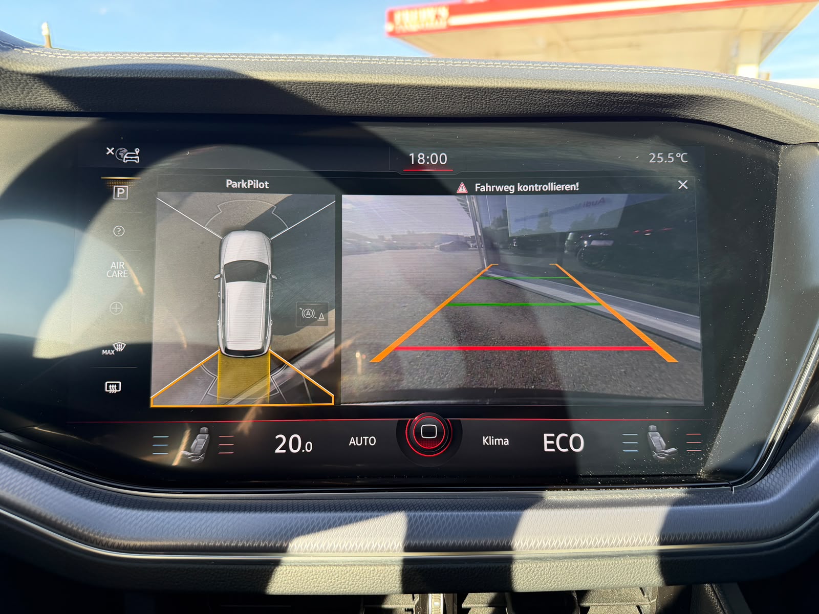 VW Touareg 3.0 TSI eHybrid R Tiptronic-image-18