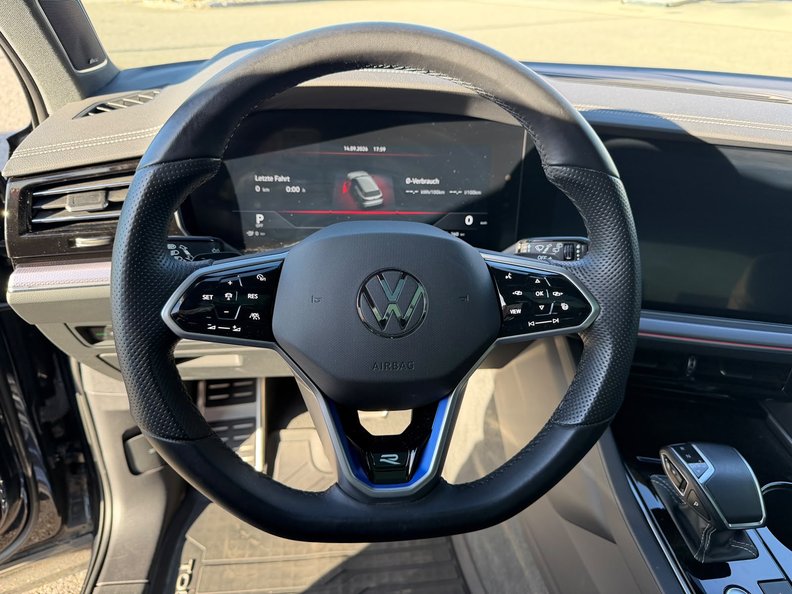 VW Touareg 3.0 TSI eHybrid R Tiptronic-image-16