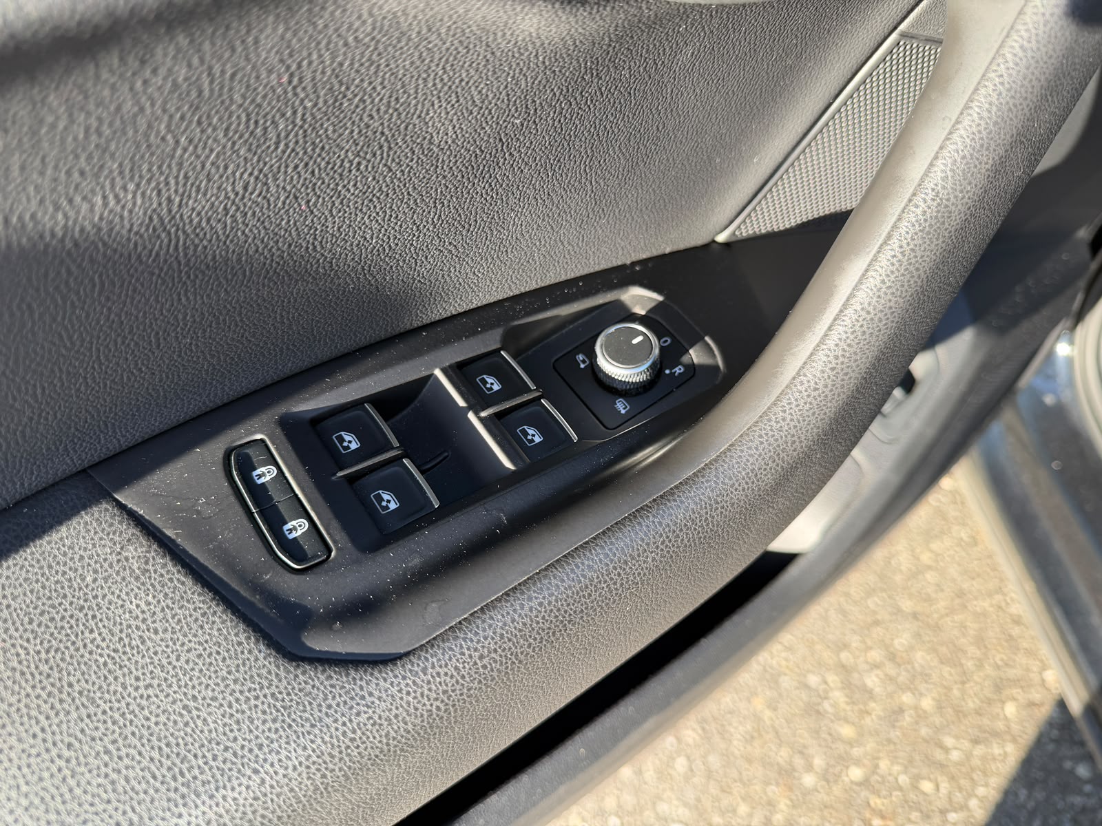 VW Touareg 3.0 TSI eHybrid R Tiptronic-image-12