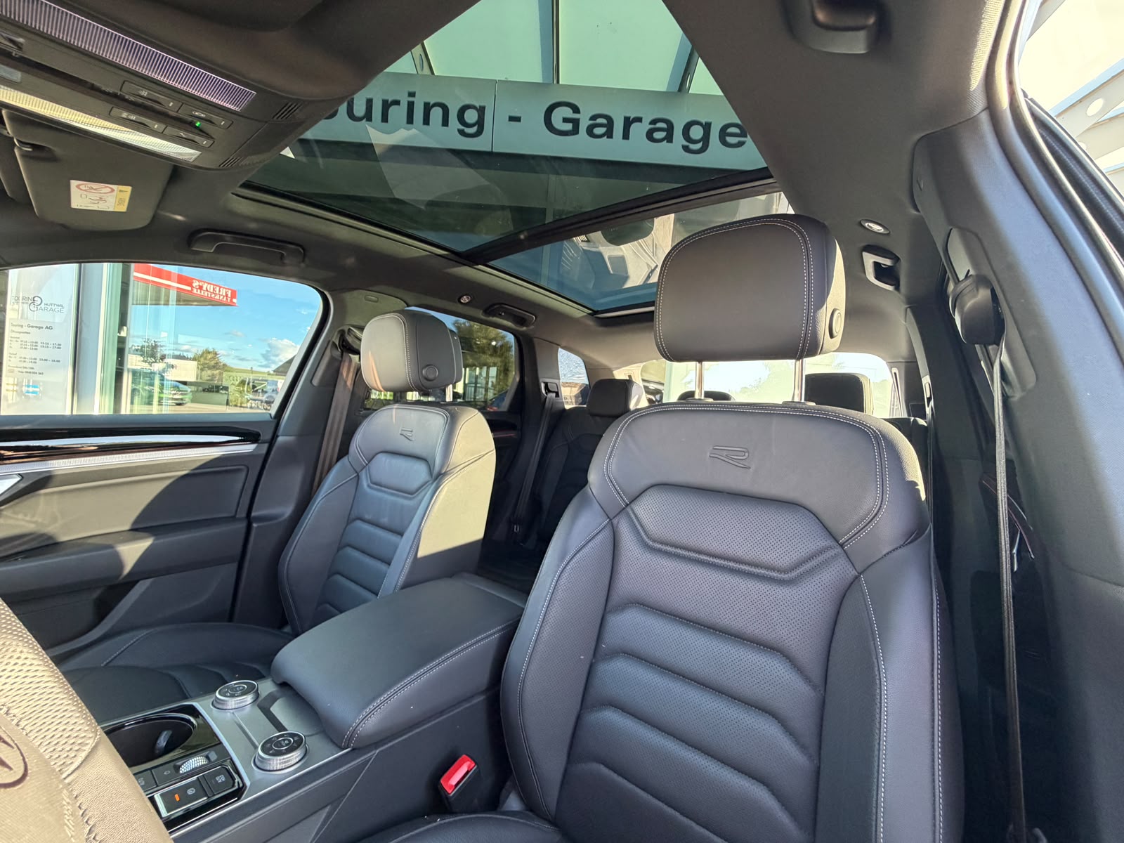 VW Touareg 3.0 TSI eHybrid R Tiptronic-image-24