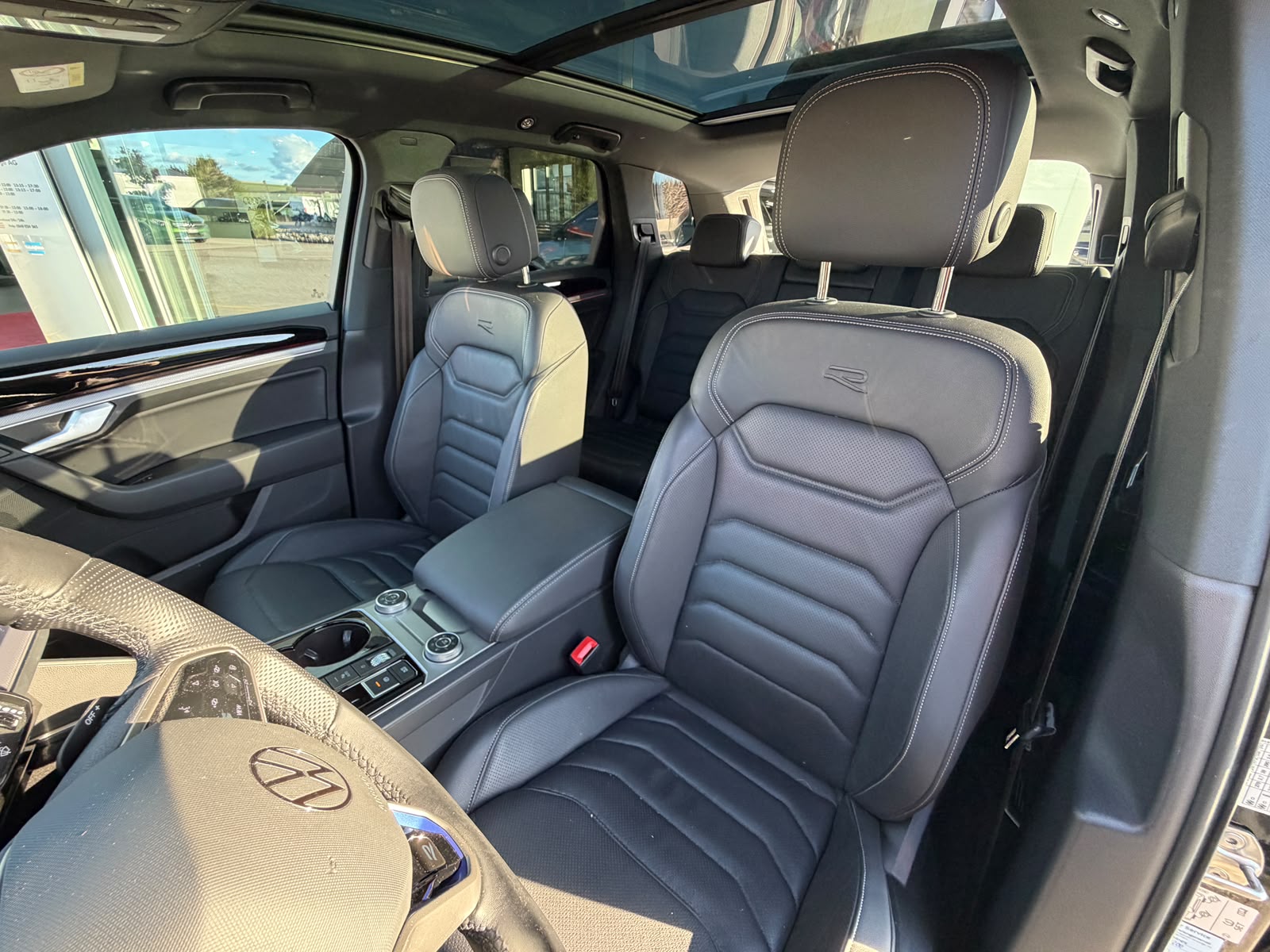 VW Touareg 3.0 TSI eHybrid R Tiptronic-image-23