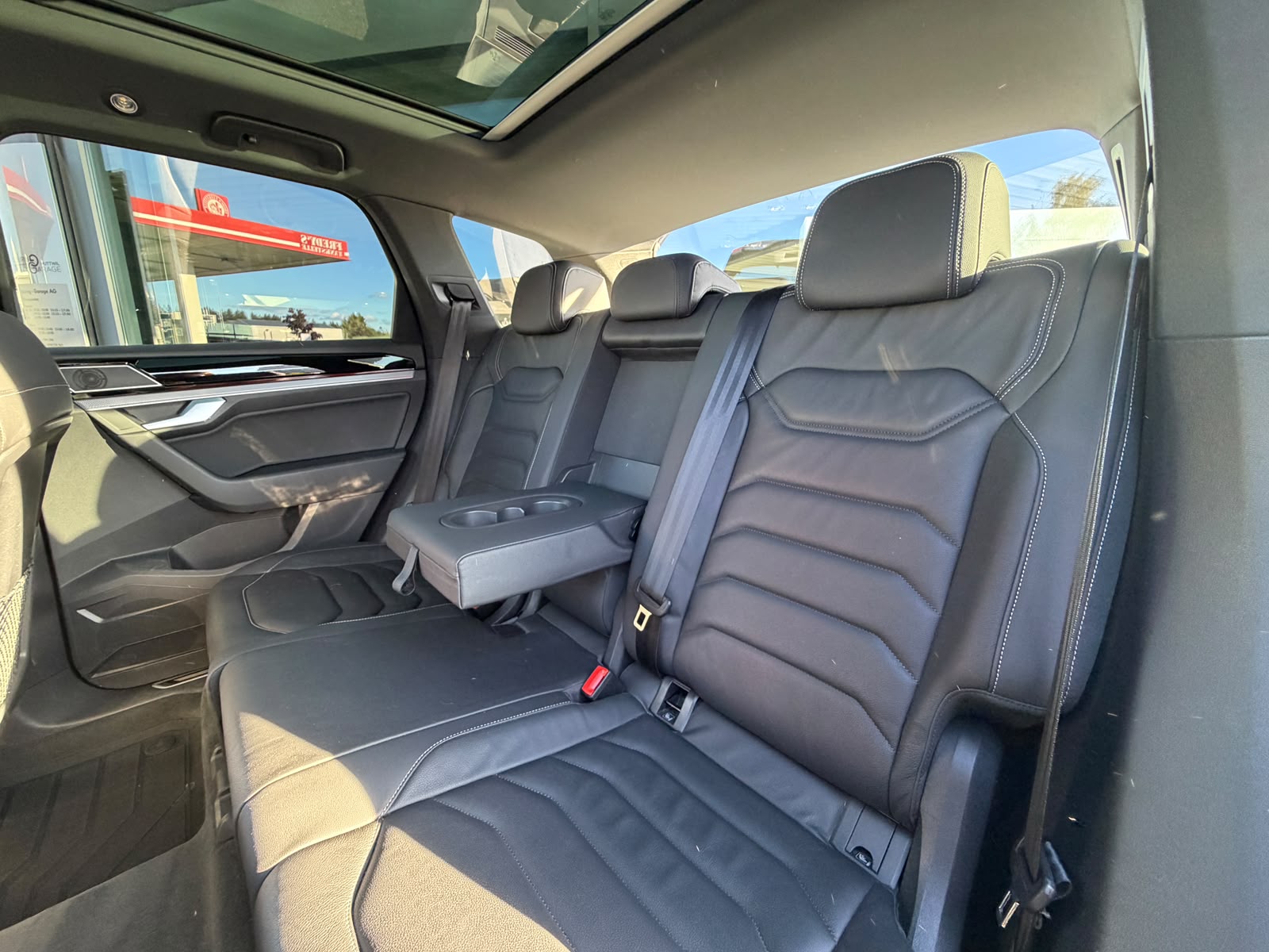VW Touareg 3.0 TSI eHybrid R Tiptronic-image-26