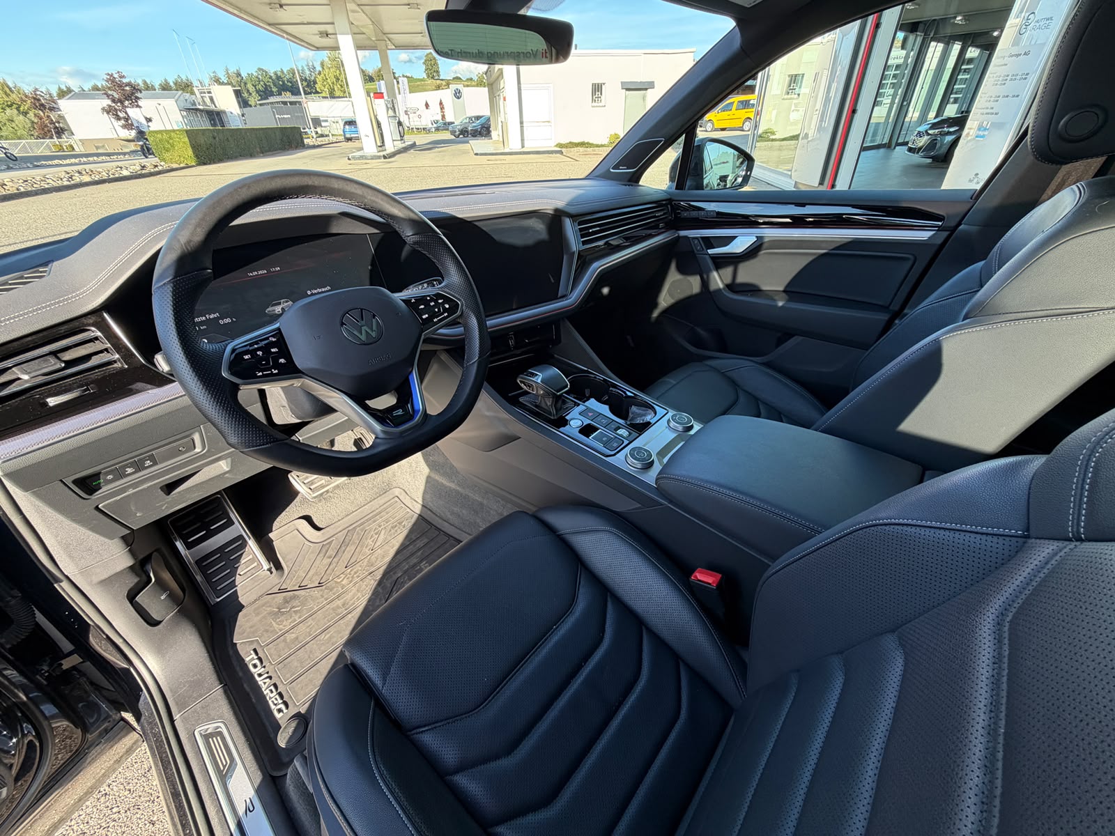 VW Touareg 3.0 TSI eHybrid R Tiptronic-image-10