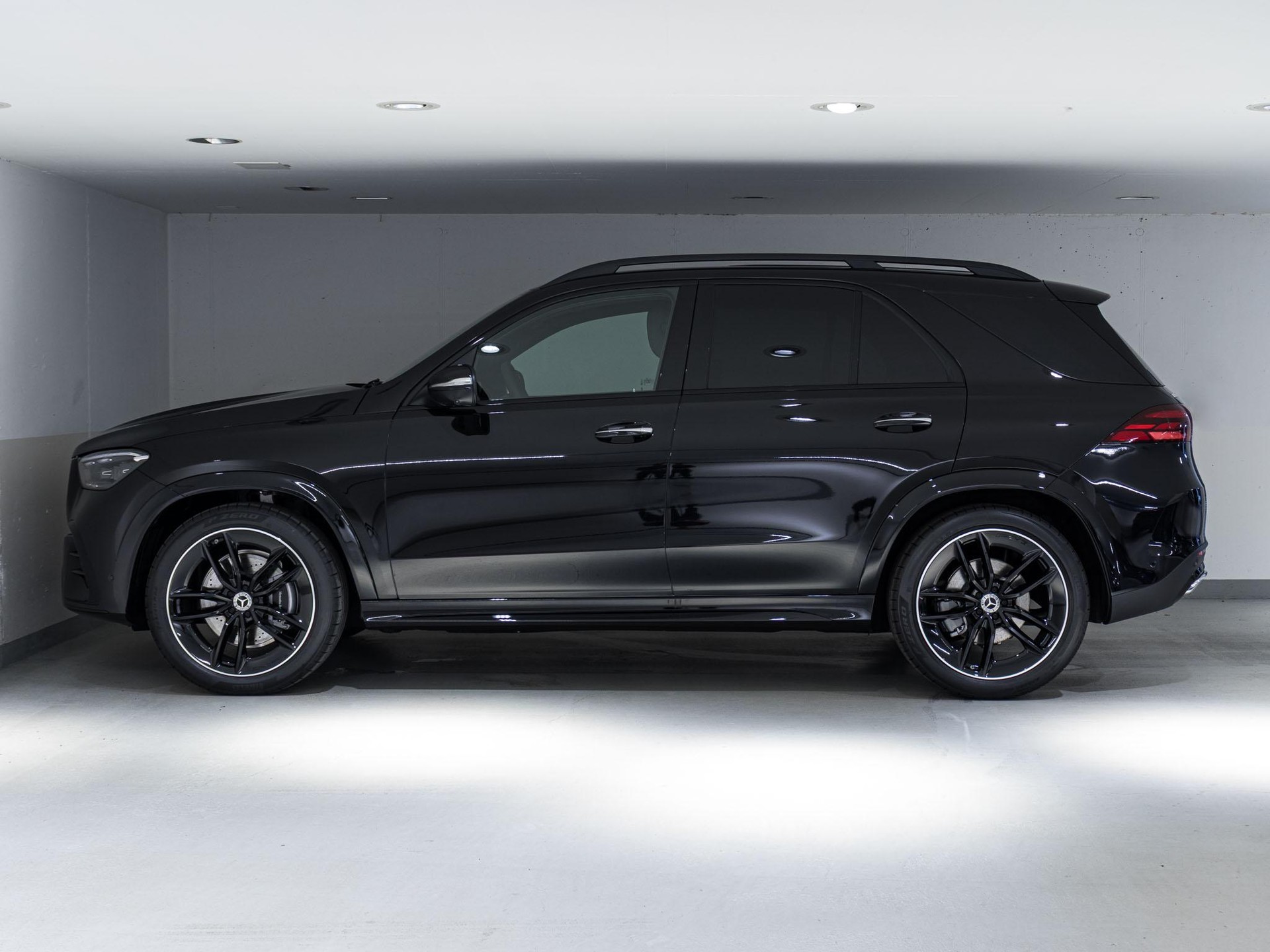 MERCEDES-BENZ GLE 300 d 4MATIC-image-4