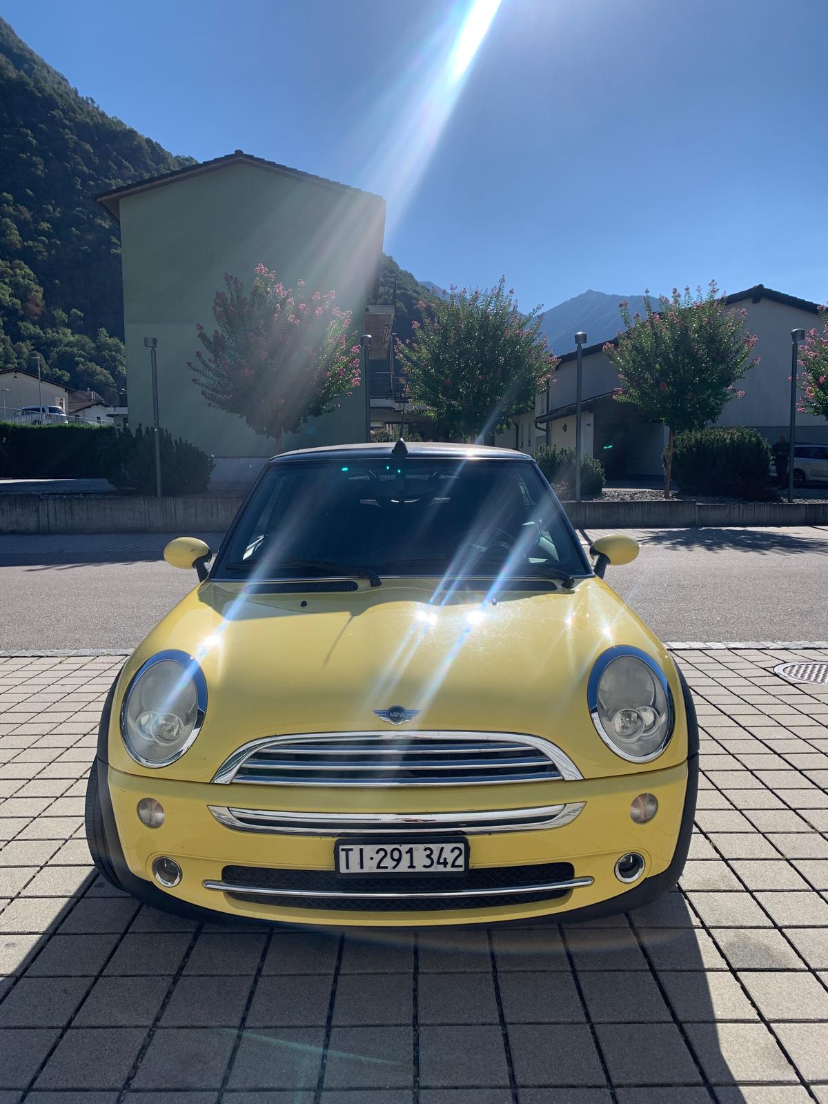 MINI 1.6i Cooper-image-3