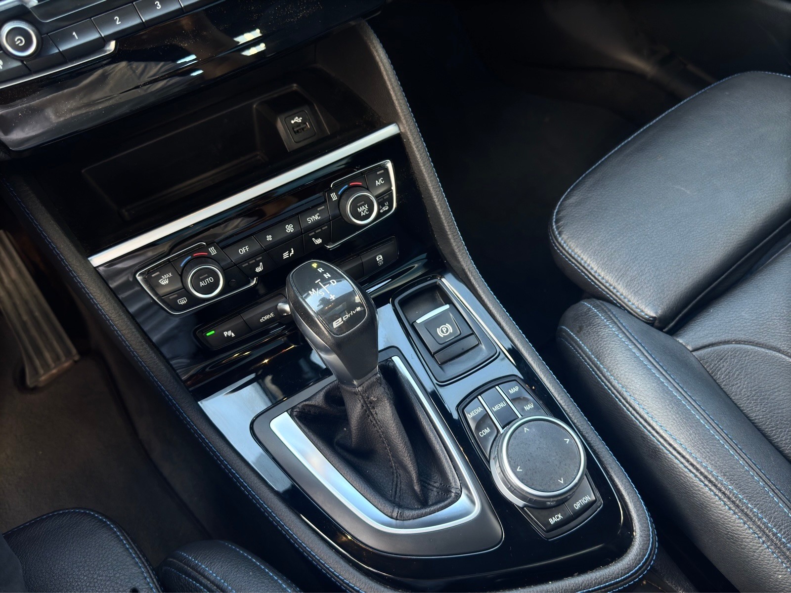 BMW 225xe iPerformance Active Tourer Steptronic M Sport-image-12