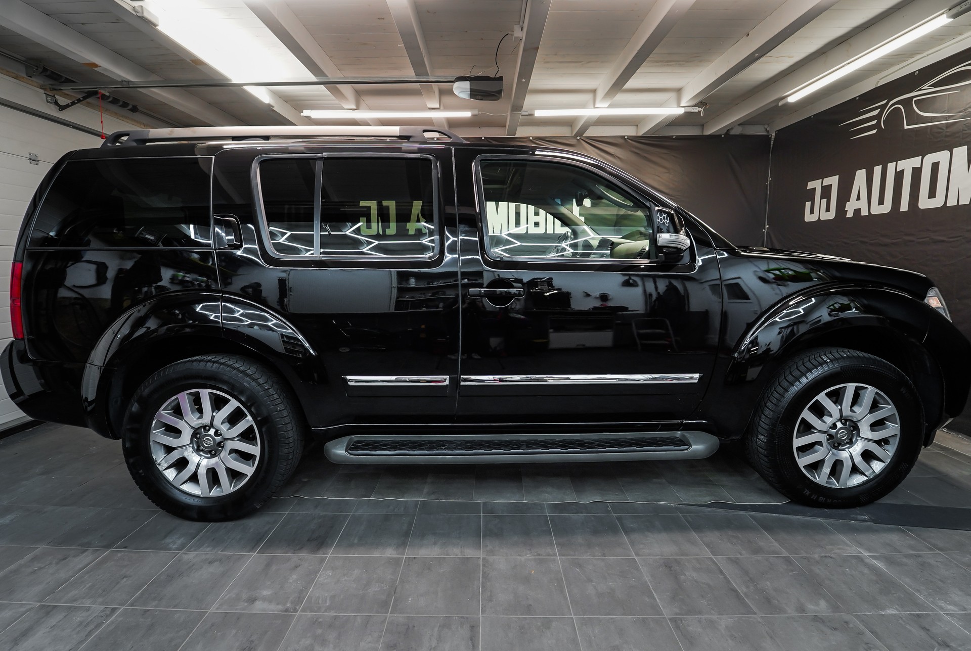 NISSAN Pathfinder 3.0 dCi LE Automatic-image-6