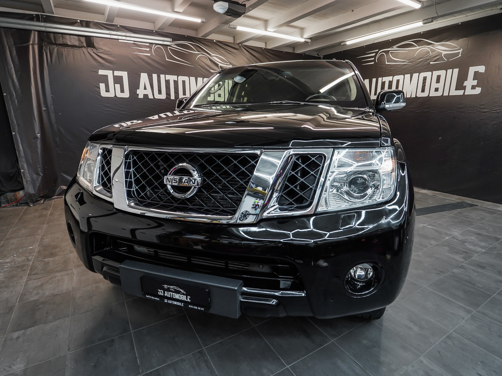NISSAN Pathfinder 3.0 dCi LE Automatic-image-2