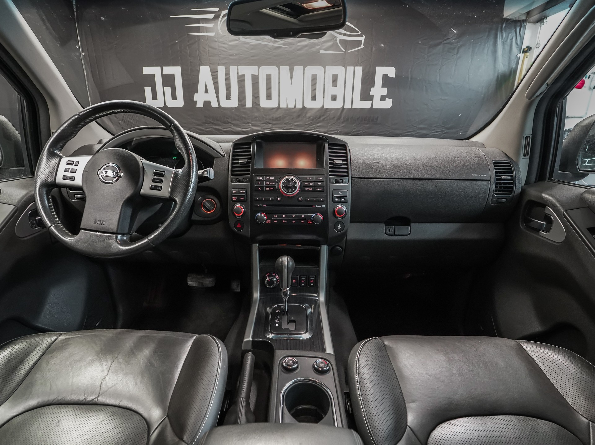 NISSAN Pathfinder 3.0 dCi LE Automatic-image-8