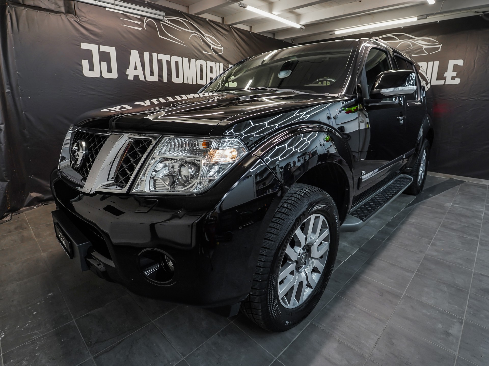 NISSAN Pathfinder 3.0 dCi LE Automatic-image-1
