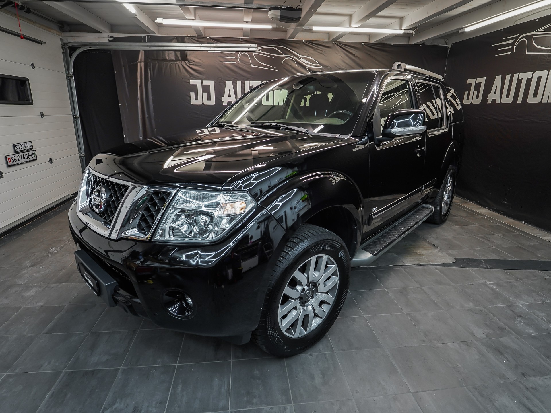 NISSAN Pathfinder 3.0 dCi LE Automatic-image-0