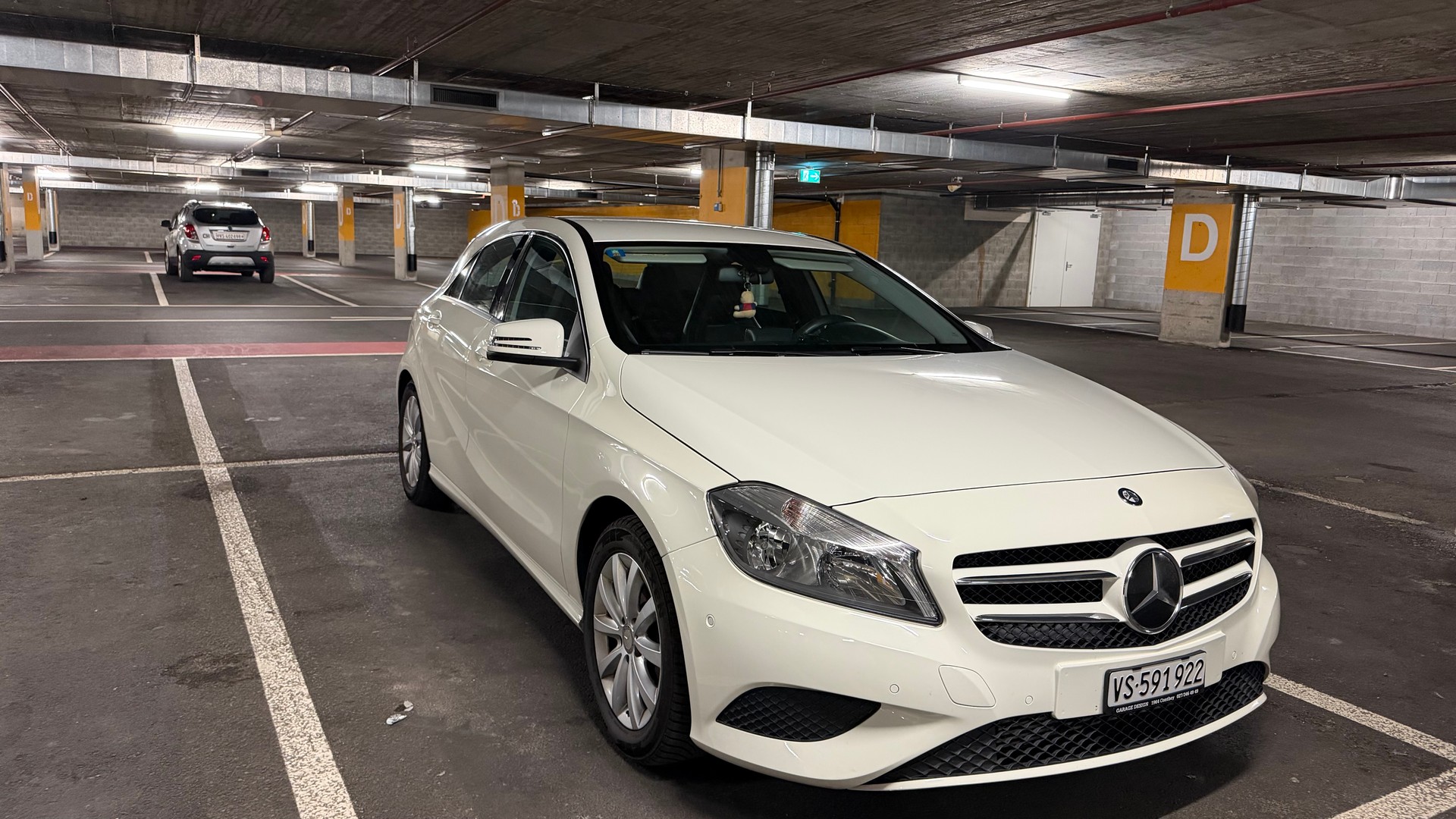 MERCEDES-BENZ A 180 Style 7G-DCT-image-2
