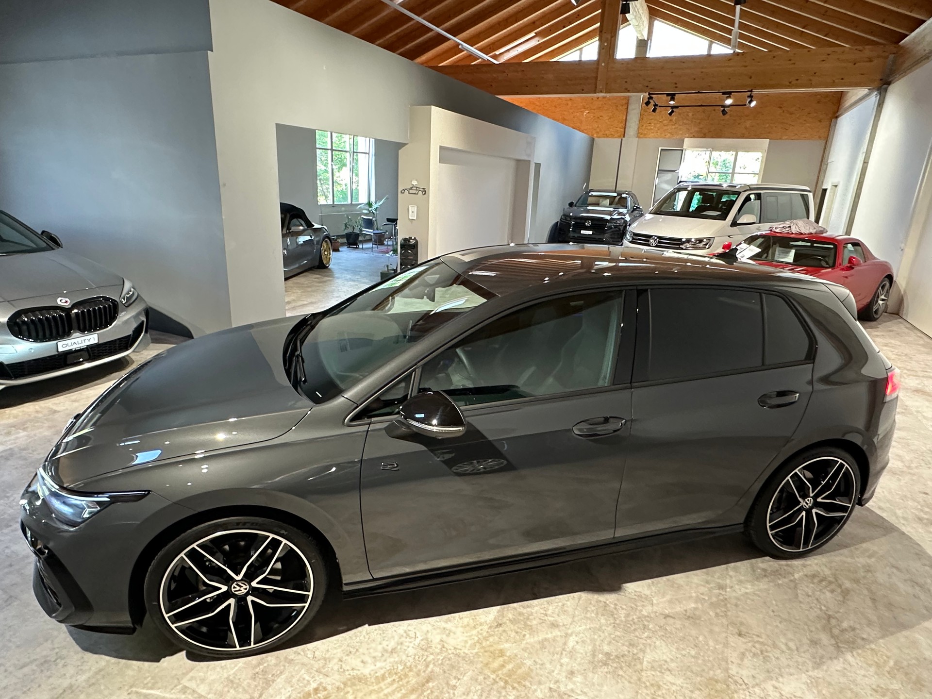 VW Golf 1.5 e TSI mHEV R-Line DSG/Inkl. Werksgarantie und El. AHK (1500 kg)-image-2