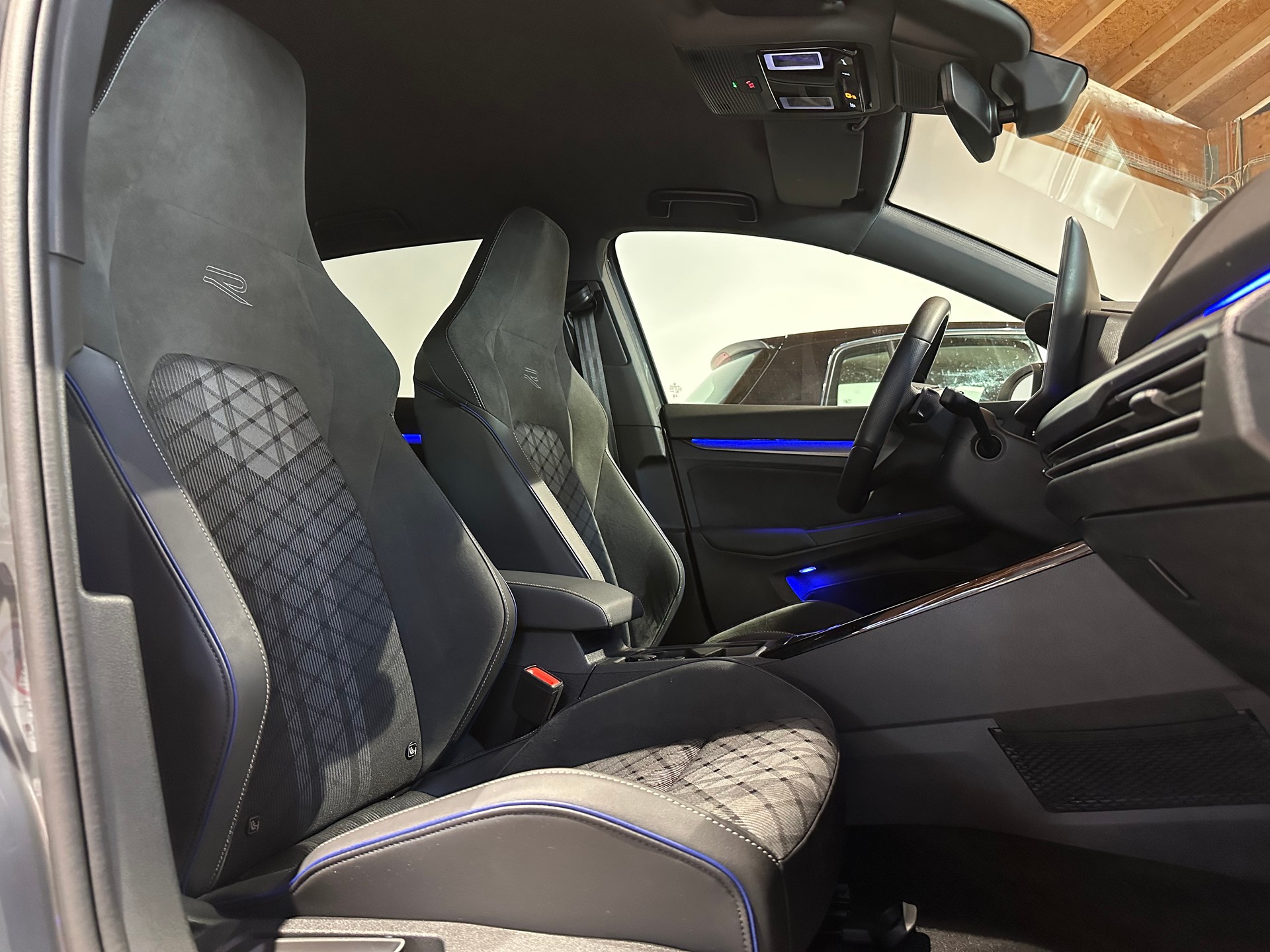VW Golf 1.5 e TSI mHEV R-Line DSG/Inkl. Werksgarantie und El. AHK (1500 kg)-image-14
