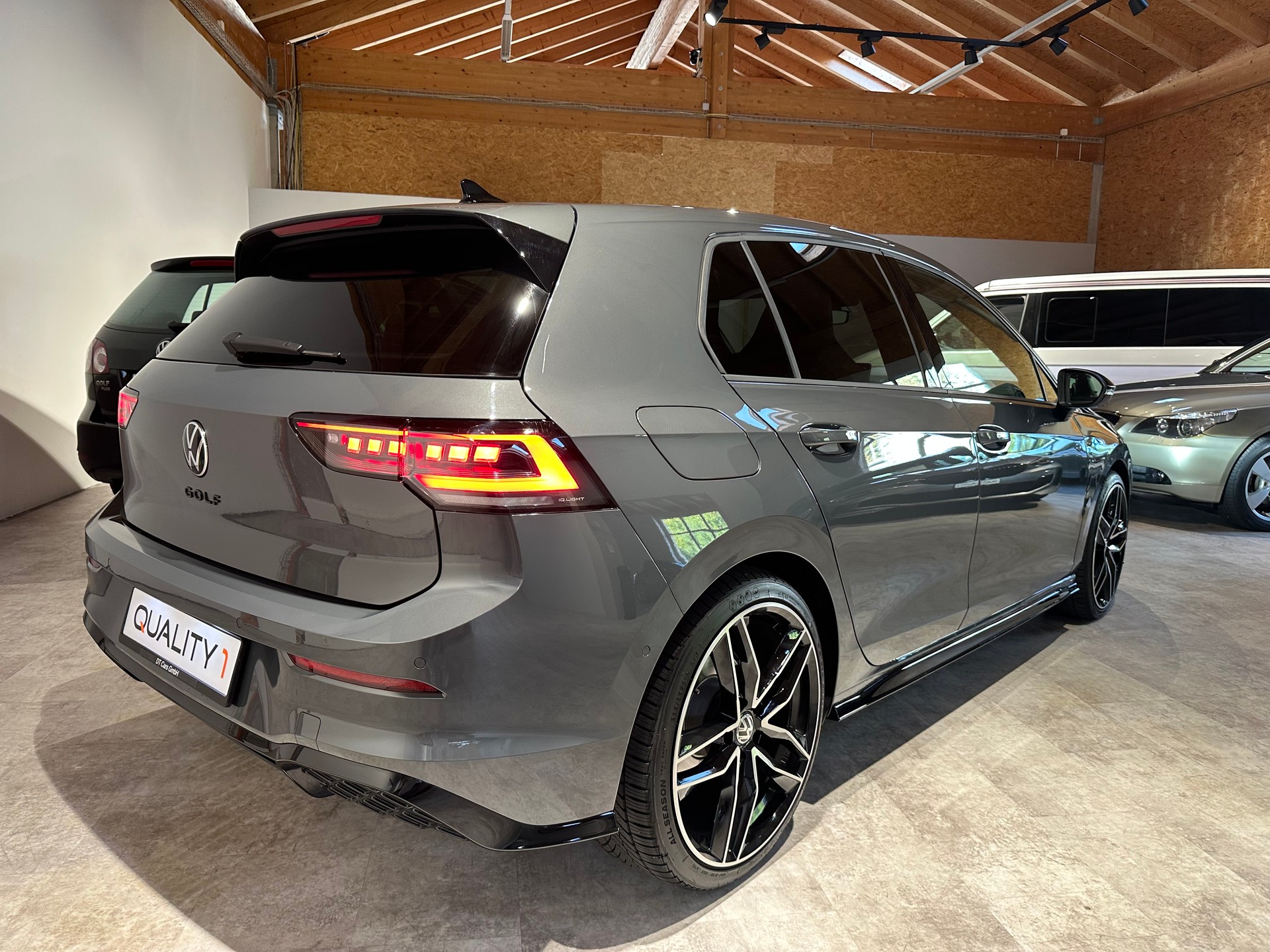 VW Golf 1.5 e TSI mHEV R-Line DSG/Inkl. Werksgarantie und El. AHK (1500 kg)-image-6
